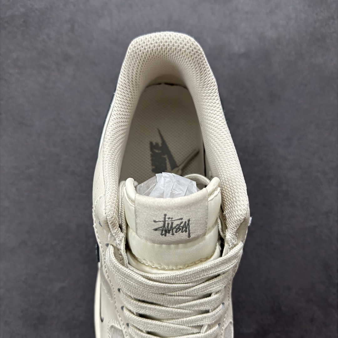 图片[7]-【定制版】Nike Air Force 1\’07 Low 斯图西联名 猪八灰勾灰底 空军一号低帮休闲板鞋 XX3168-126  #原楦头原纸板 原装鞋盒 定制五金配件 内置全掌气垫 原厂鞋底  尺码：36 36.5 37.5 38 38.5 39 40 40.5 41 42 42.5 43 44 44.5 45-选品中心