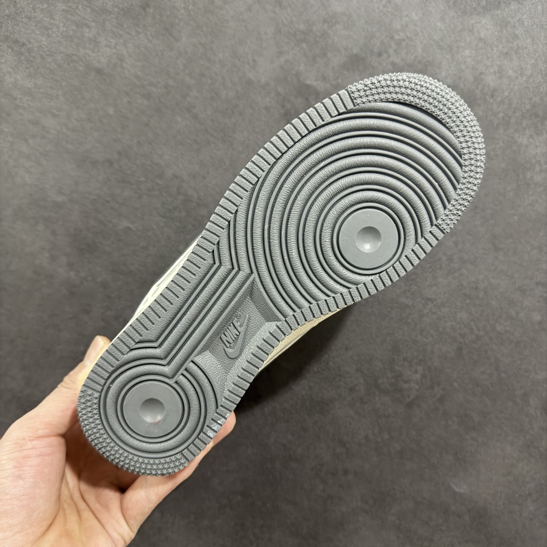 图片[9]-【定制版】Nike Air Force 1\’07 Low 斯图西联名 猪八灰勾灰底 空军一号低帮休闲板鞋 XX3168-126  #原楦头原纸板 原装鞋盒 定制五金配件 内置全掌气垫 原厂鞋底  尺码：36 36.5 37.5 38 38.5 39 40 40.5 41 42 42.5 43 44 44.5 45-选品中心