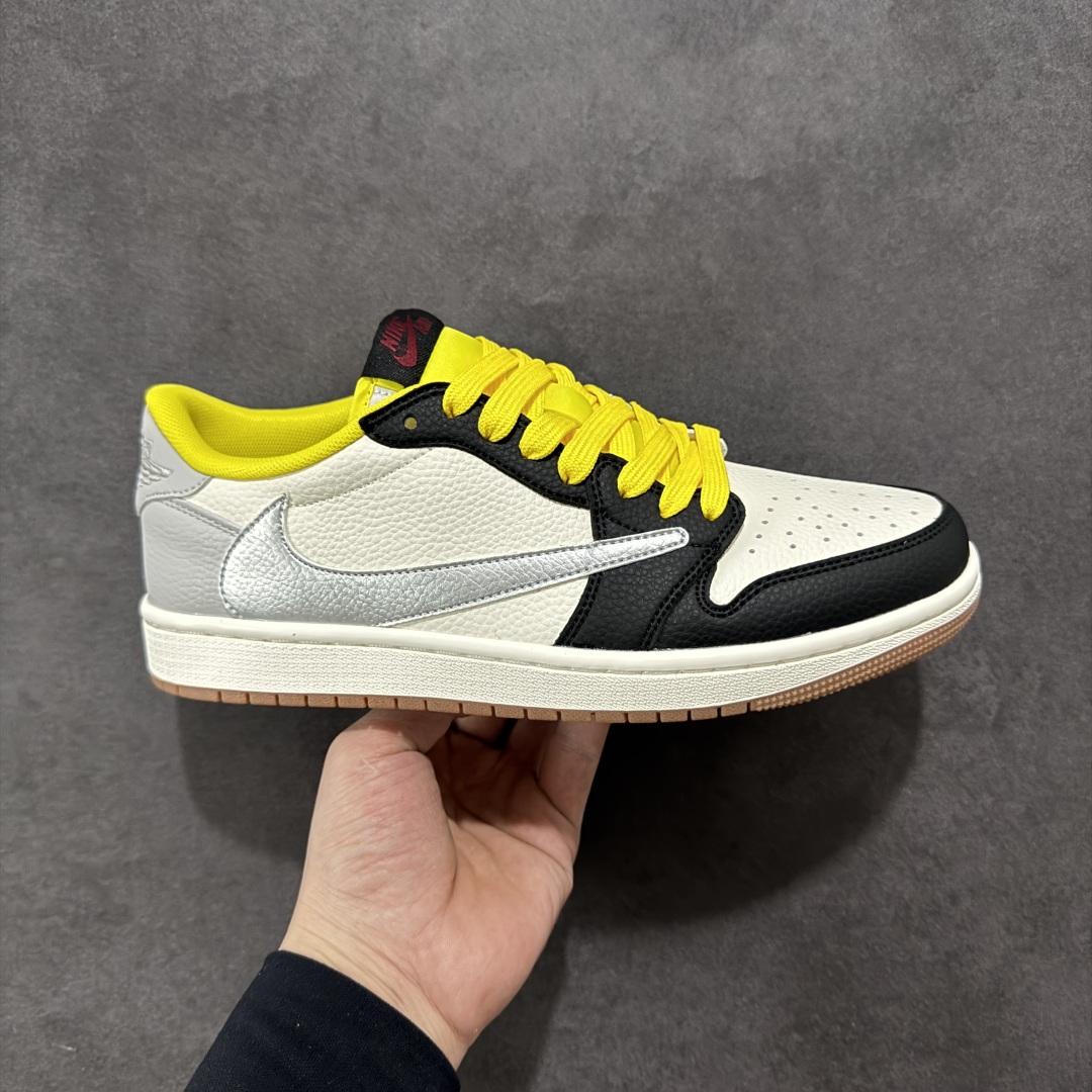 【定制版】Travis Scott x Fragment Design x Air Jordan 1 Low OG SP AJ1联名款 低帮文化休闲板鞋 DN6901-095  #多方联名合作融合了Travis Scott 独特的音乐风格，藤原浩个性的设计风格以及Jordan品牌的经典元素 使其成为一双具有独特身份和价值的鞋子 清新而立体的外观加上联名标识更突出了其独特身份 这种配色方案显示出活力和时尚感 在视觉上引人注目 鞋身的质感和细腻的细节处理使其显得高端而格调十足 这款“倒钩”联名是设计与创意完美结合 融合多方的个性风格是一款备受瞩目的潮流鞋款  尺码：36 36.5 37.5 38 38.5 39 40 40.5 41 42 42.5 43 44 44.5 45-选品中心