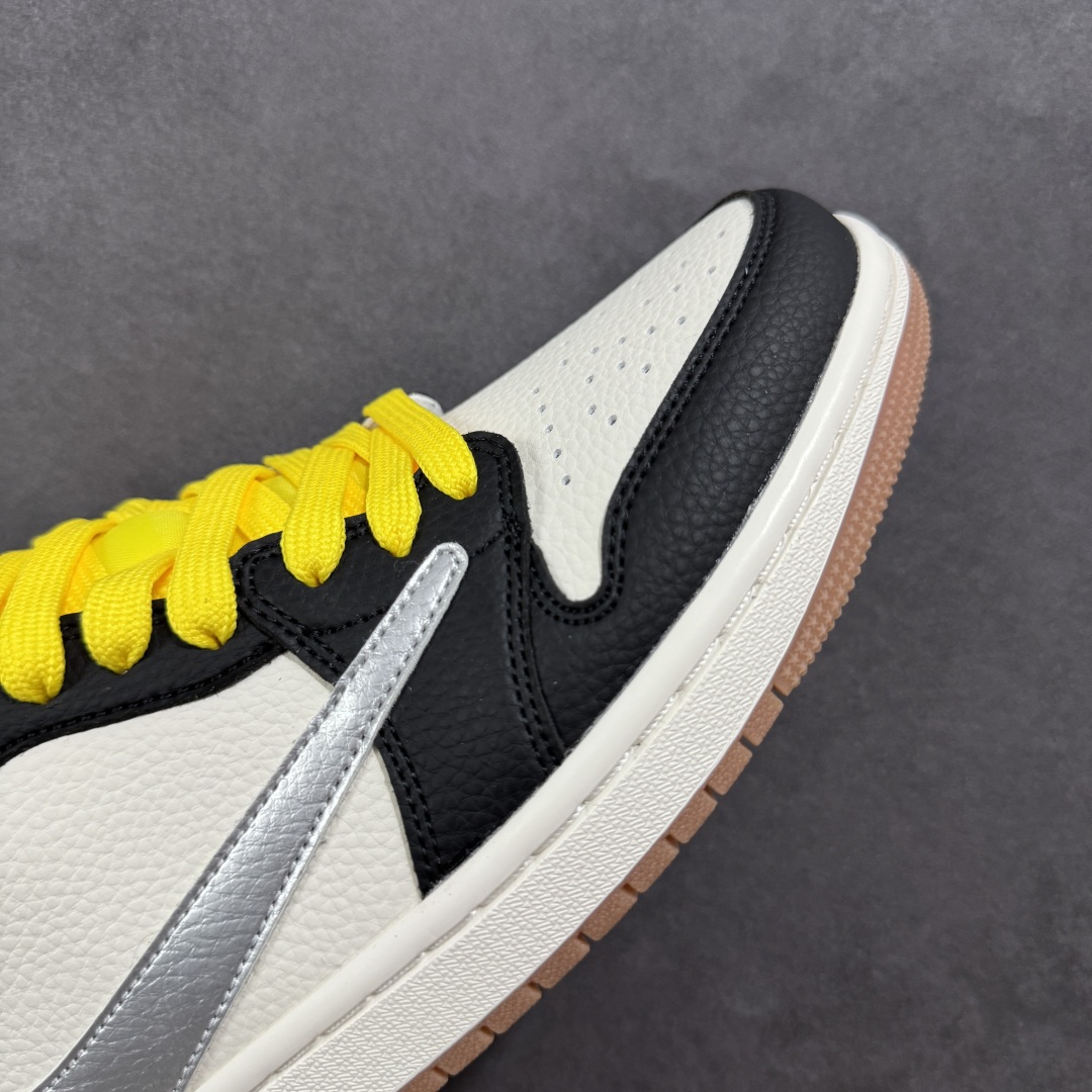 图片[5]-【定制版】Travis Scott x Fragment Design x Air Jordan 1 Low OG SP AJ1联名款 低帮文化休闲板鞋 DN6901-095  #多方联名合作融合了Travis Scott 独特的音乐风格，藤原浩个性的设计风格以及Jordan品牌的经典元素 使其成为一双具有独特身份和价值的鞋子 清新而立体的外观加上联名标识更突出了其独特身份 这种配色方案显示出活力和时尚感 在视觉上引人注目 鞋身的质感和细腻的细节处理使其显得高端而格调十足 这款“倒钩”联名是设计与创意完美结合 融合多方的个性风格是一款备受瞩目的潮流鞋款  尺码：36 36.5 37.5 38 38.5 39 40 40.5 41 42 42.5 43 44 44.5 45-选品中心
