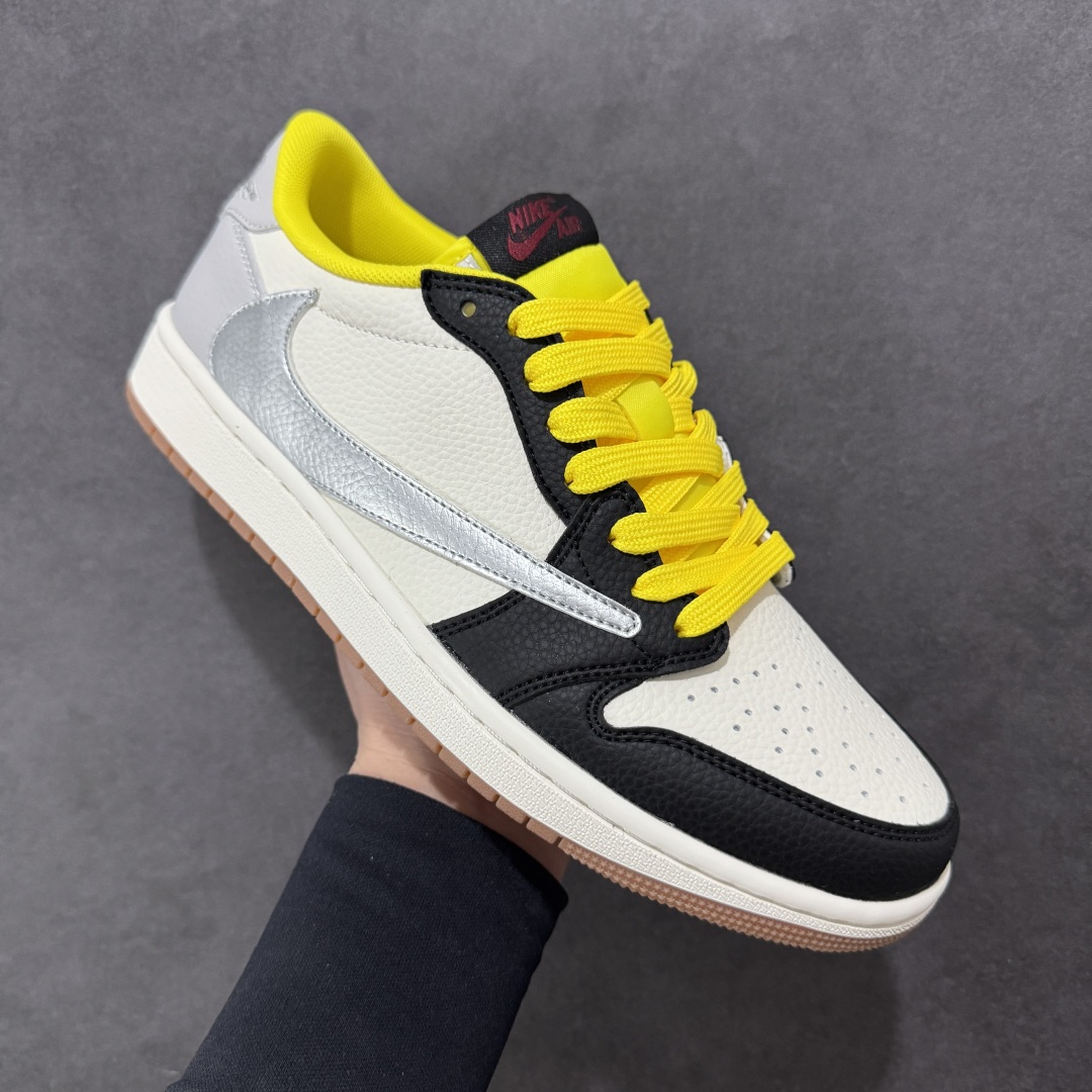图片[3]-【定制版】Travis Scott x Fragment Design x Air Jordan 1 Low OG SP AJ1联名款 低帮文化休闲板鞋 DN6901-095  #多方联名合作融合了Travis Scott 独特的音乐风格，藤原浩个性的设计风格以及Jordan品牌的经典元素 使其成为一双具有独特身份和价值的鞋子 清新而立体的外观加上联名标识更突出了其独特身份 这种配色方案显示出活力和时尚感 在视觉上引人注目 鞋身的质感和细腻的细节处理使其显得高端而格调十足 这款“倒钩”联名是设计与创意完美结合 融合多方的个性风格是一款备受瞩目的潮流鞋款  尺码：36 36.5 37.5 38 38.5 39 40 40.5 41 42 42.5 43 44 44.5 45-选品中心