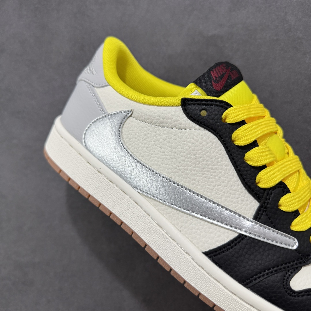 图片[6]-【定制版】Travis Scott x Fragment Design x Air Jordan 1 Low OG SP AJ1联名款 低帮文化休闲板鞋 DN6901-095  #多方联名合作融合了Travis Scott 独特的音乐风格，藤原浩个性的设计风格以及Jordan品牌的经典元素 使其成为一双具有独特身份和价值的鞋子 清新而立体的外观加上联名标识更突出了其独特身份 这种配色方案显示出活力和时尚感 在视觉上引人注目 鞋身的质感和细腻的细节处理使其显得高端而格调十足 这款“倒钩”联名是设计与创意完美结合 融合多方的个性风格是一款备受瞩目的潮流鞋款  尺码：36 36.5 37.5 38 38.5 39 40 40.5 41 42 42.5 43 44 44.5 45-选品中心
