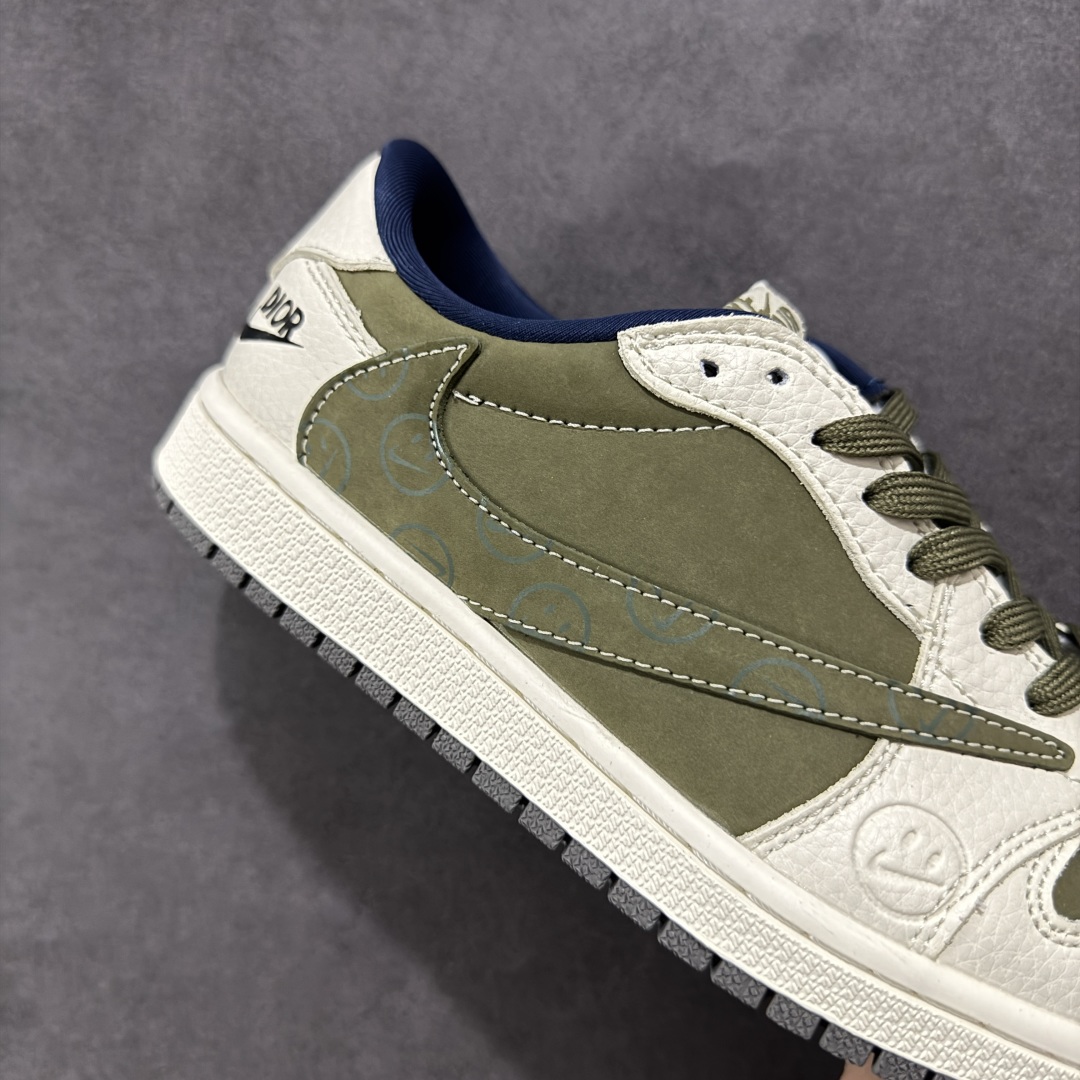 图片[6]-【定制版】Travis Scott x Fragment Design x Air Jordan 1 Low OG SP AJ1 迪奥联名 秧色米白 低帮文化休闲板鞋  #多方联名合作融合了Travis Scott 独特的音乐风格，藤原浩个性的设计风格以及Jordan品牌的经典元素 使其成为一双具有独特身份和价值的鞋子 清新而立体的外观加上联名标识更突出了其独特身份 这种配色方案显示出活力和时尚感 在视觉上引人注目 鞋身的质感和细腻的细节处理使其显得高端而格调十足 这款“倒钩”联名是设计与创意完美结合 融合多方的个性风格是一款备受瞩目的潮流鞋款  货号：LD2025-008 尺码：36 36.5 37.5 38 38.5 39 40 40.5 41 42 42.5 43 44 44.5 45-选品中心