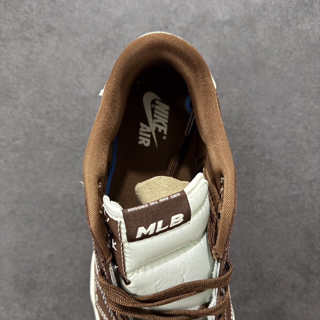 图片[7]-【定制版】Travis Scott x Fragment Design x Air Jordan 1 Low OG SP AJ1 MLB联名 栗色 低帮文化休闲板鞋  #多方联名合作融合了Travis Scott 独特的音乐风格，藤原浩个性的设计风格以及Jordan品牌的经典元素 使其成为一双具有独特身份和价值的鞋子 清新而立体的外观加上联名标识更突出了其独特身份 这种配色方案显示出活力和时尚感 在视觉上引人注目 鞋身的质感和细腻的细节处理使其显得高端而格调十足 这款“倒钩”联名是设计与创意完美结合 融合多方的个性风格是一款备受瞩目的潮流鞋款  货号：XS2024-014 尺码：36 36.5 37.5 38 38.5 39 40 40.5 41 42 42.5 43 44 44.5 45-选品中心