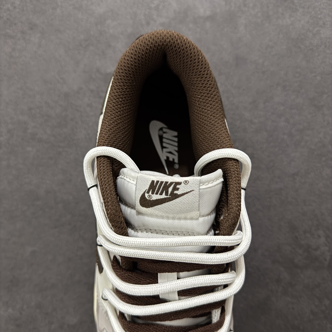 图片[6]-【YC纯原版】NK Dunk Low 破碎网格 DD1503-124 此款灵感来源于复古机能风，以黑棕色做旧风格为基底，灰青裂纹从石膏白中庭野蛮生长，每一道网格崩裂宛若冰封岩浆流动的瞬间定格。鞋身化作时间磨损的动态雕塑，腰身古铜色贴布Swoosh与后跟刺绣形成破坏性对话，在秩序解体中完成不规则美学朝圣。定制系列天花板 无原鞋不开发 全系列得物原鞋一比一校对开发 配色持续更新中 终端对接 优势输出 全套原厂楦头原纸板数据档案倾力打造 原汁原味莞产 极致还原 圈内最强针车工艺 高端零售指定版 广东原厂配套原盒原标 鞋盒分三个尺码段 原厂冲刀 超高清洁度 全鞋零毛边皮料切割 采用原厂百宏鞋带以及原厂百宏织唛舌标 内标可供原厂几率过验 进口原装条纹中底布 四线拉帮白色点胶 原厂拉帮手法遵循公司 原厂电绣 极致还原 尺码：36 36.5 37.5 38 38.5 39 40 40.5 41 42 42.5 43 44 44.5 45 46-选品中心