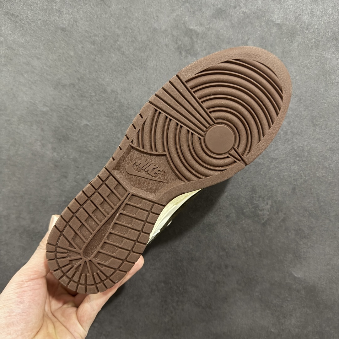 图片[8]-【YC纯原版】NK Dunk Low 破碎网格 DD1503-124 此款灵感来源于复古机能风，以黑棕色做旧风格为基底，灰青裂纹从石膏白中庭野蛮生长，每一道网格崩裂宛若冰封岩浆流动的瞬间定格。鞋身化作时间磨损的动态雕塑，腰身古铜色贴布Swoosh与后跟刺绣形成破坏性对话，在秩序解体中完成不规则美学朝圣。定制系列天花板 无原鞋不开发 全系列得物原鞋一比一校对开发 配色持续更新中 终端对接 优势输出 全套原厂楦头原纸板数据档案倾力打造 原汁原味莞产 极致还原 圈内最强针车工艺 高端零售指定版 广东原厂配套原盒原标 鞋盒分三个尺码段 原厂冲刀 超高清洁度 全鞋零毛边皮料切割 采用原厂百宏鞋带以及原厂百宏织唛舌标 内标可供原厂几率过验 进口原装条纹中底布 四线拉帮白色点胶 原厂拉帮手法遵循公司 原厂电绣 极致还原 尺码：36 36.5 37.5 38 38.5 39 40 40.5 41 42 42.5 43 44 44.5 45 46-选品中心