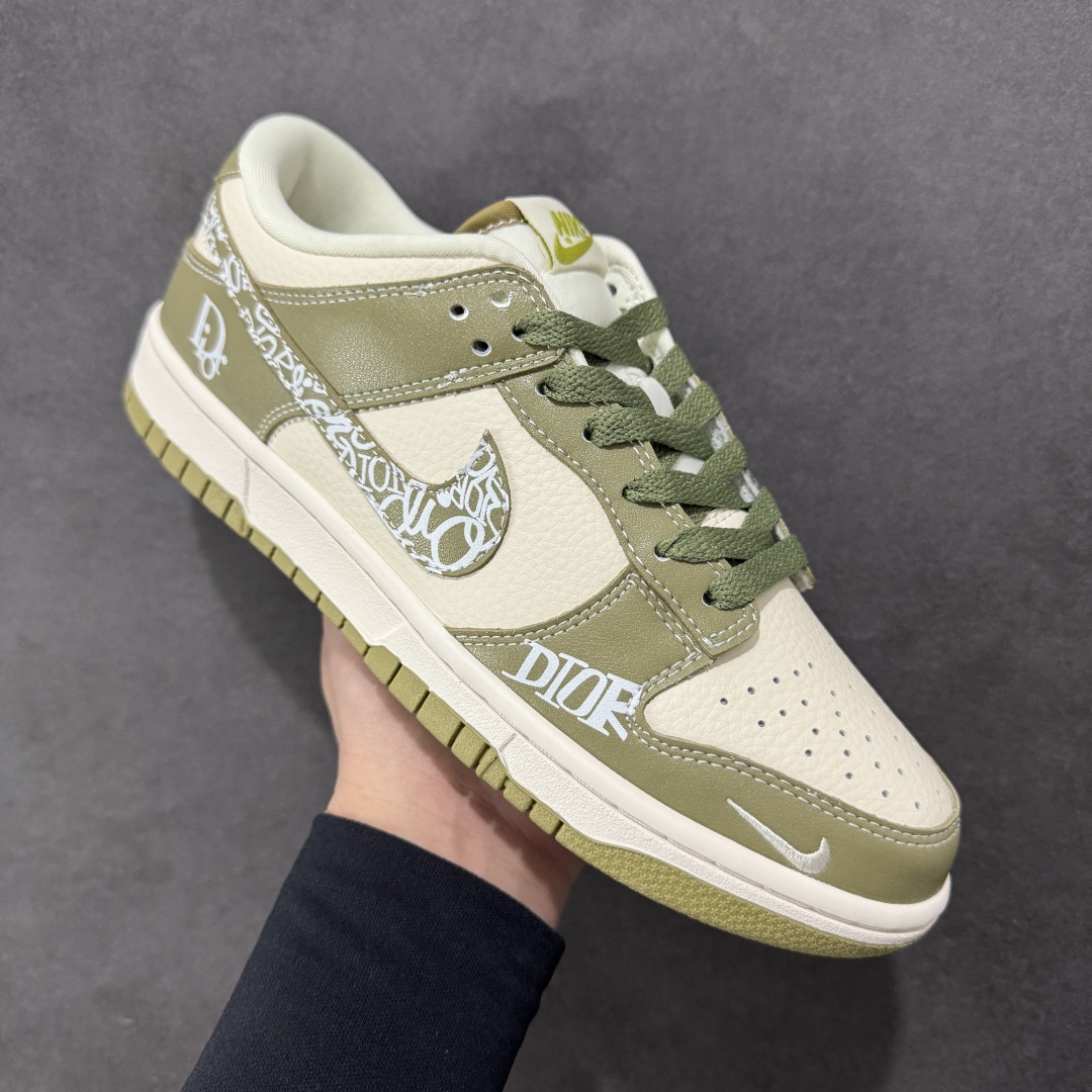 图片[3]-【定制版】Nike SB Dunk Low 迪奥系列 涂鸦绿勾 周年高端定制 低帮休闲板鞋  #定制鞋盒 大厂纯原品质出货 超高清洁度 皮料切割干净无任何毛边 细节完美   货号：KK1333-044 尺码：36 36.5 37.5 38 36.5 39 40 40.5 41 42 42.5 43 44 44.5 45-选品中心