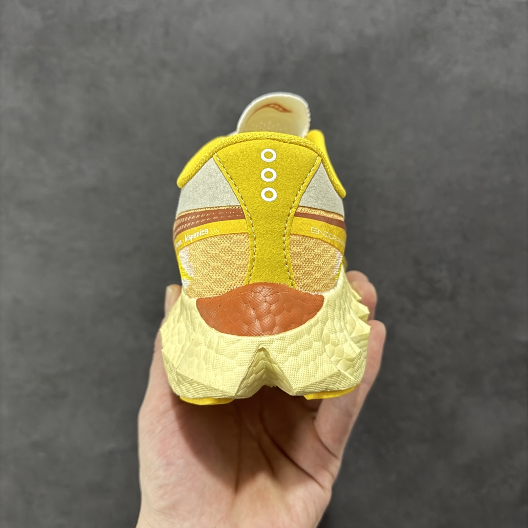 图片[4]-【公司级】SAUCONY索康尼 ENDORPHIN PRO系列啡鹏4男女低帮缓震跑步鞋 索康尼推出的EndorphinPro4跑鞋是一款外观激进但脚感舒适的跑鞋，采用了全新的中底设计和鞋面工程，保留了软弹脚感和稳定支撑，适合进阶跑者和喜欢软弹脚感的跑者选择。 尺码：36 36.5 37.5 38 38.5 39 40 40.5 41 42 42.5 43 44 45-选品中心