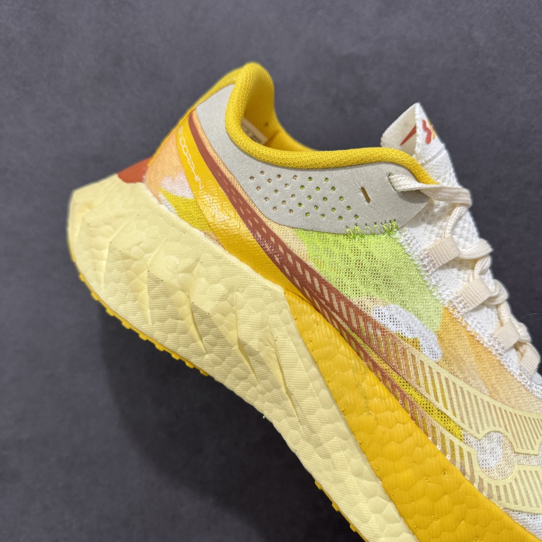 图片[6]-【公司级】SAUCONY索康尼 ENDORPHIN PRO系列啡鹏4男女低帮缓震跑步鞋 索康尼推出的EndorphinPro4跑鞋是一款外观激进但脚感舒适的跑鞋，采用了全新的中底设计和鞋面工程，保留了软弹脚感和稳定支撑，适合进阶跑者和喜欢软弹脚感的跑者选择。 尺码：36 36.5 37.5 38 38.5 39 40 40.5 41 42 42.5 43 44 45-选品中心