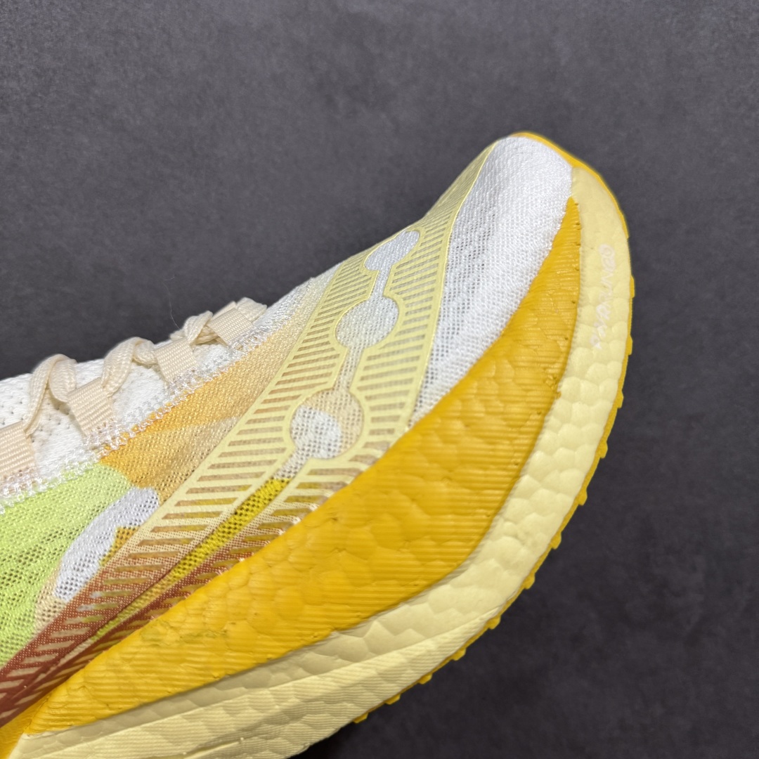 图片[5]-【公司级】SAUCONY索康尼 ENDORPHIN PRO系列啡鹏4男女低帮缓震跑步鞋 索康尼推出的EndorphinPro4跑鞋是一款外观激进但脚感舒适的跑鞋，采用了全新的中底设计和鞋面工程，保留了软弹脚感和稳定支撑，适合进阶跑者和喜欢软弹脚感的跑者选择。 尺码：36 36.5 37.5 38 38.5 39 40 40.5 41 42 42.5 43 44 45-选品中心