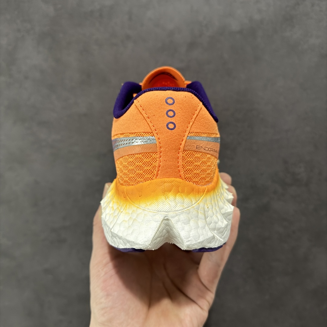 图片[4]-【公司级】SAUCONY索康尼 ENDORPHIN PRO系列啡鹏4男女低帮缓震跑步鞋 索康尼推出的EndorphinPro4跑鞋是一款外观激进但脚感舒适的跑鞋，采用了全新的中底设计和鞋面工程，保留了软弹脚感和稳定支撑，适合进阶跑者和喜欢软弹脚感的跑者选择。 尺码：36 36.5 37.5 38 38.5 39 40 40.5 41 42 42.5 43 44 45-选品中心
