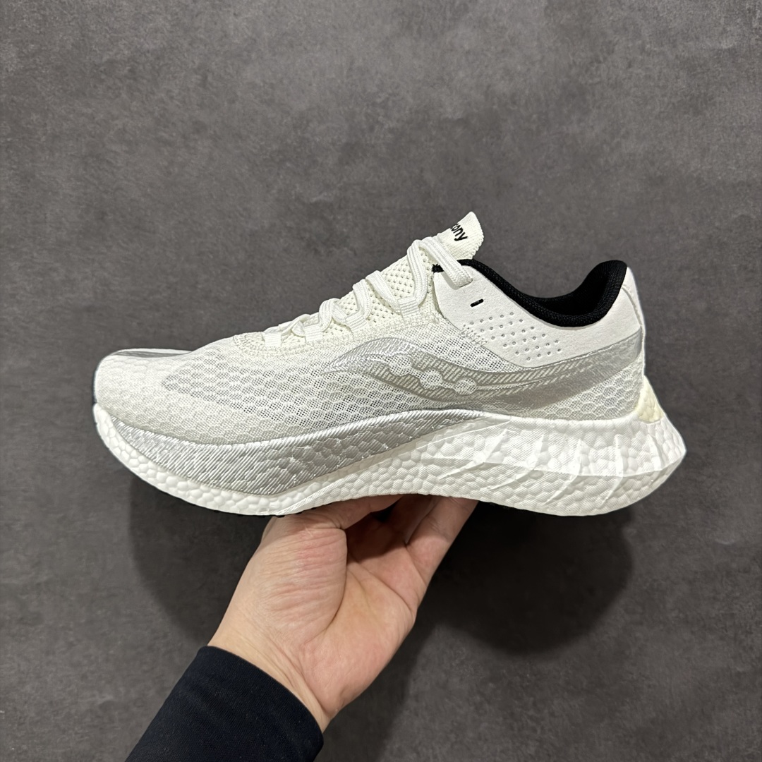 图片[2]-【公司级】SAUCONY索康尼 ENDORPHIN PRO系列啡鹏4男女低帮缓震跑步鞋 索康尼推出的EndorphinPro4跑鞋是一款外观激进但脚感舒适的跑鞋，采用了全新的中底设计和鞋面工程，保留了软弹脚感和稳定支撑，适合进阶跑者和喜欢软弹脚感的跑者选择。 尺码：36 36.5 37.5 38 38.5 39 40 40.5 41 42 42.5 43 44 45-选品中心