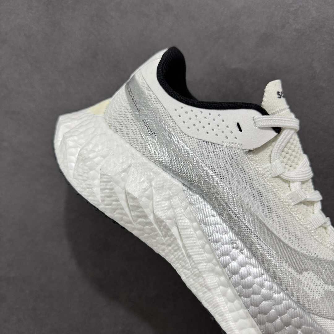 图片[6]-【公司级】SAUCONY索康尼 ENDORPHIN PRO系列啡鹏4男女低帮缓震跑步鞋 索康尼推出的EndorphinPro4跑鞋是一款外观激进但脚感舒适的跑鞋，采用了全新的中底设计和鞋面工程，保留了软弹脚感和稳定支撑，适合进阶跑者和喜欢软弹脚感的跑者选择。 尺码：36 36.5 37.5 38 38.5 39 40 40.5 41 42 42.5 43 44 45-选品中心