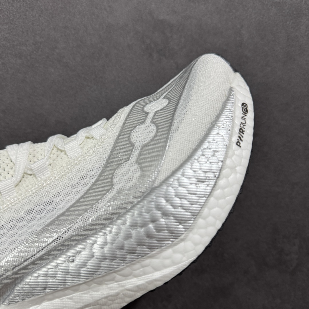 图片[5]-【公司级】SAUCONY索康尼 ENDORPHIN PRO系列啡鹏4男女低帮缓震跑步鞋 索康尼推出的EndorphinPro4跑鞋是一款外观激进但脚感舒适的跑鞋，采用了全新的中底设计和鞋面工程，保留了软弹脚感和稳定支撑，适合进阶跑者和喜欢软弹脚感的跑者选择。 尺码：36 36.5 37.5 38 38.5 39 40 40.5 41 42 42.5 43 44 45-选品中心