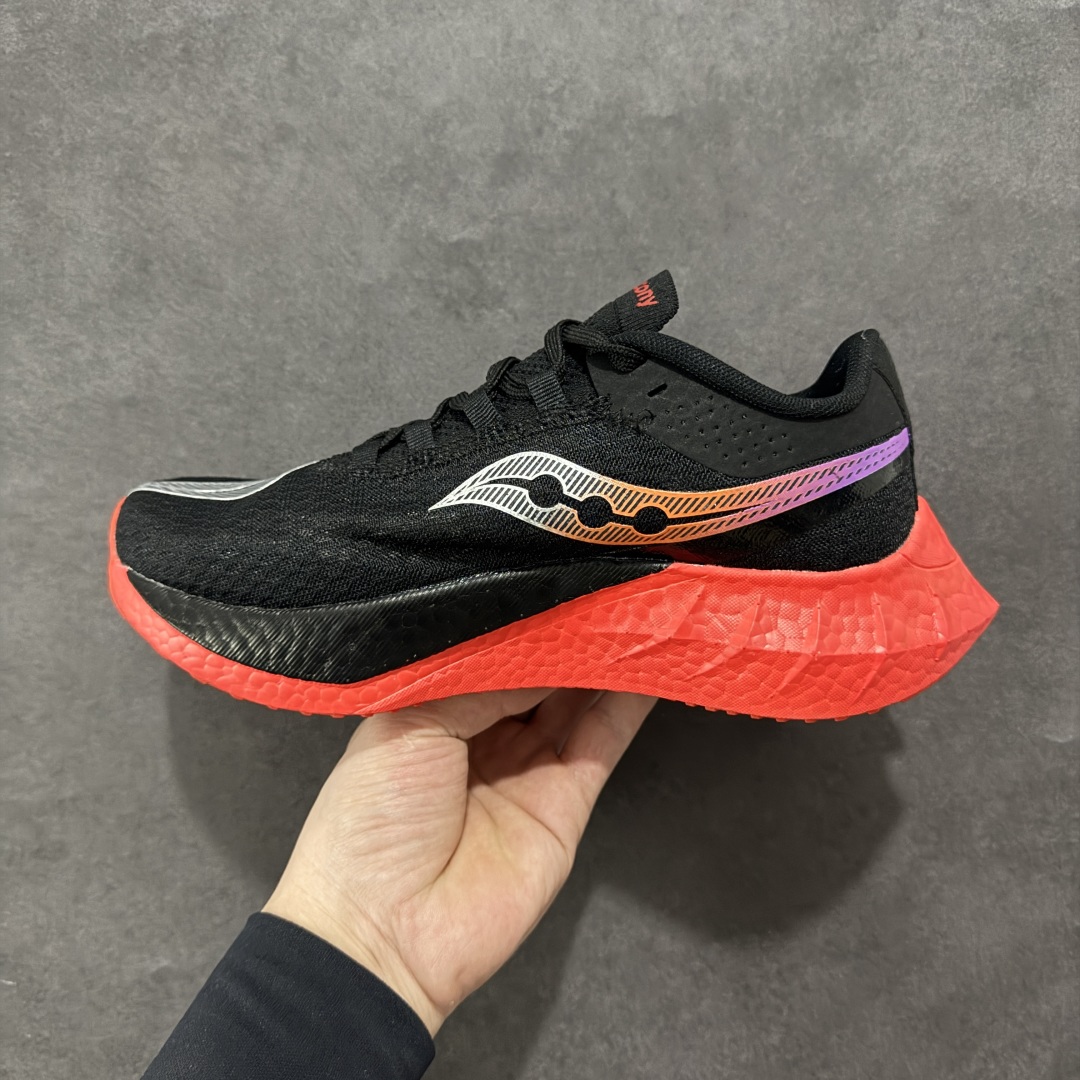 图片[2]-【公司级】SAUCONY索康尼 ENDORPHIN PRO系列啡鹏4男女低帮缓震跑步鞋 索康尼推出的EndorphinPro4跑鞋是一款外观激进但脚感舒适的跑鞋，采用了全新的中底设计和鞋面工程，保留了软弹脚感和稳定支撑，适合进阶跑者和喜欢软弹脚感的跑者选择。 尺码：36 36.5 37.5 38 38.5 39 40 40.5 41 42 42.5 43 44 45-选品中心