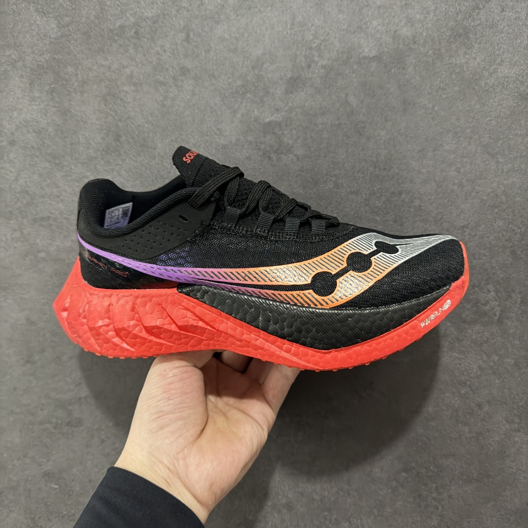 【公司级】SAUCONY索康尼 ENDORPHIN PRO系列啡鹏4男女低帮缓震跑步鞋 索康尼推出的EndorphinPro4跑鞋是一款外观激进但脚感舒适的跑鞋,采用了全新的中底设计和鞋面工程,保留了软弹脚感和稳定支撑,适合进阶跑者和喜欢软弹脚感的跑者选择。 尺码:36 36.5 37.5 38 38.5 39 40 40.5 41 42 42.5 43 44 45-选品中心