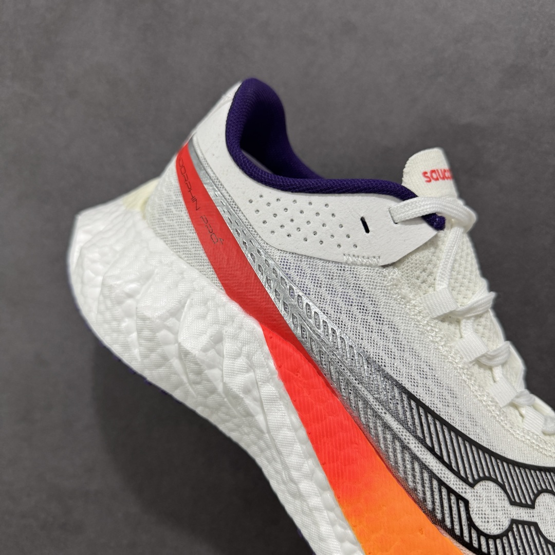 图片[6]-【公司级】SAUCONY索康尼 ENDORPHIN PRO系列啡鹏4男女低帮缓震跑步鞋 索康尼推出的EndorphinPro4跑鞋是一款外观激进但脚感舒适的跑鞋，采用了全新的中底设计和鞋面工程，保留了软弹脚感和稳定支撑，适合进阶跑者和喜欢软弹脚感的跑者选择。 尺码：36 36.5 37.5 38 38.5 39 40 40.5 41 42 42.5 43 44 45-选品中心