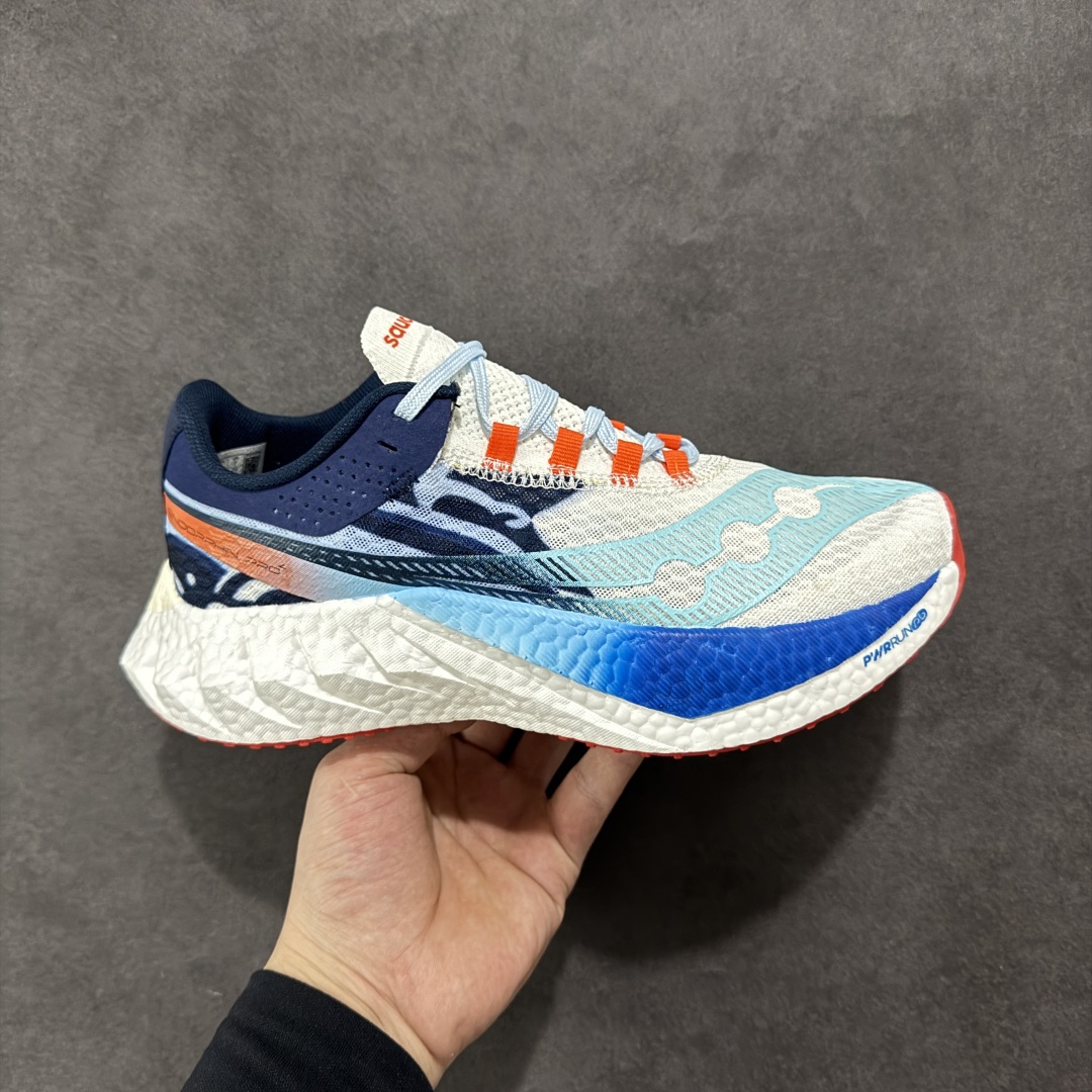 【公司级】SAUCONY索康尼 ENDORPHIN PRO系列啡鹏4男女低帮缓震跑步鞋 索康尼推出的EndorphinPro4跑鞋是一款外观激进但脚感舒适的跑鞋,采用了全新的中底设计和鞋面工程,保留了软弹脚感和稳定支撑,适合进阶跑者和喜欢软弹脚感的跑者选择。 尺码:36 36.5 37.5 38 38.5 39 40 40.5 41 42 42.5 43 44 45-选品中心