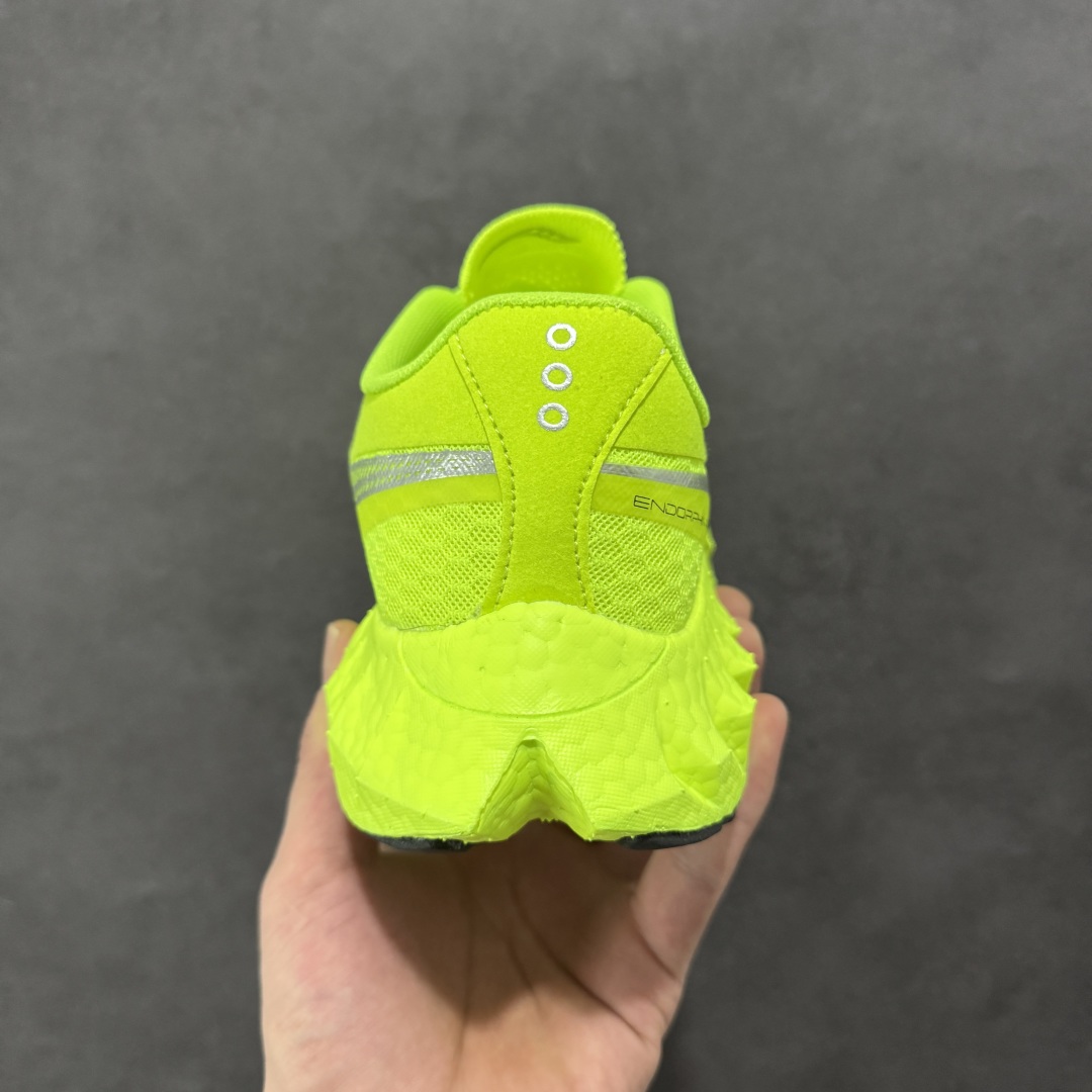 图片[4]-【公司级】SAUCONY索康尼 ENDORPHIN PRO系列啡鹏4男女低帮缓震跑步鞋 索康尼推出的EndorphinPro4跑鞋是一款外观激进但脚感舒适的跑鞋，采用了全新的中底设计和鞋面工程，保留了软弹脚感和稳定支撑，适合进阶跑者和喜欢软弹脚感的跑者选择。 尺码：36 36.5 37.5 38 38.5 39 40 40.5 41 42 42.5 43 44 45-选品中心