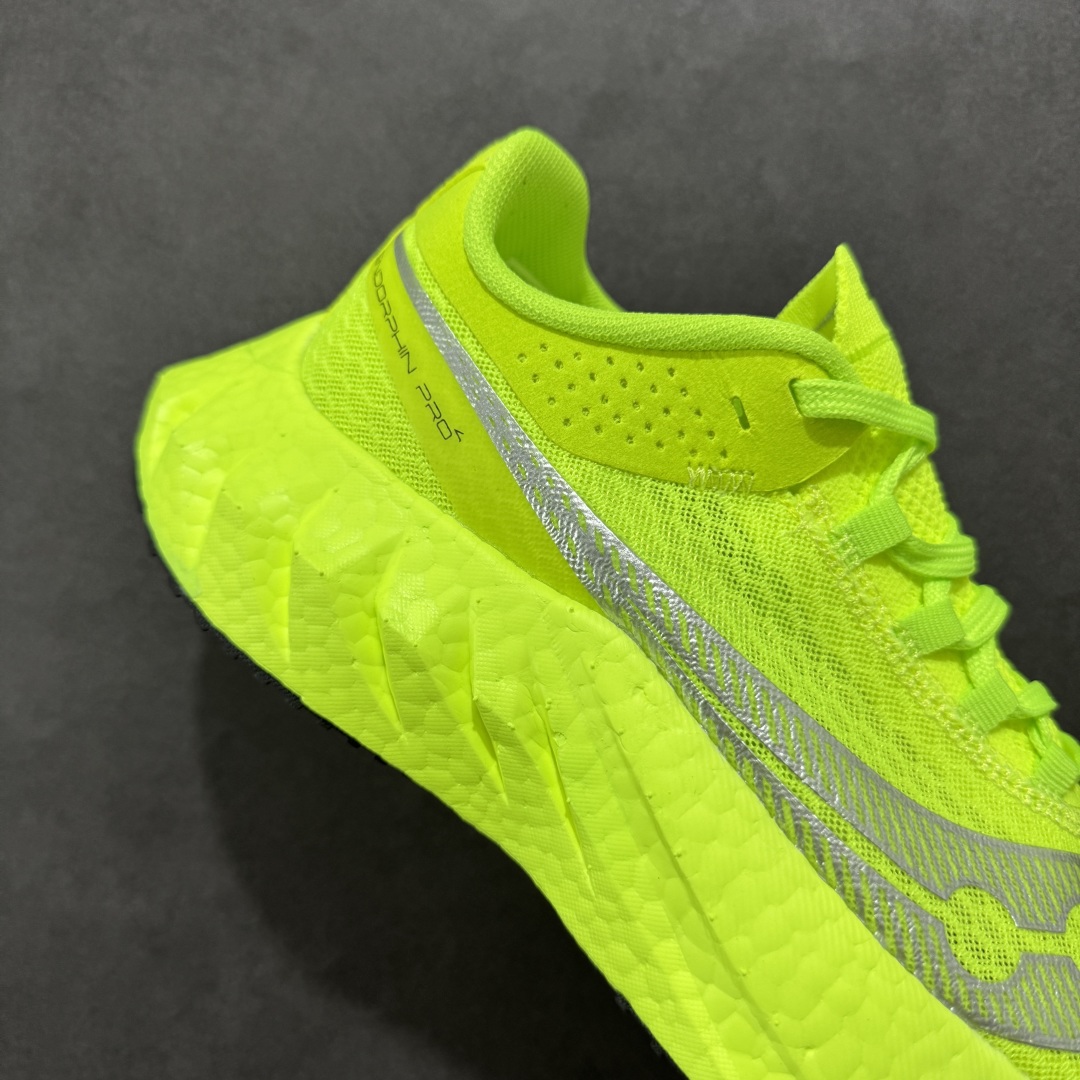 图片[6]-【公司级】SAUCONY索康尼 ENDORPHIN PRO系列啡鹏4男女低帮缓震跑步鞋 索康尼推出的EndorphinPro4跑鞋是一款外观激进但脚感舒适的跑鞋，采用了全新的中底设计和鞋面工程，保留了软弹脚感和稳定支撑，适合进阶跑者和喜欢软弹脚感的跑者选择。 尺码：36 36.5 37.5 38 38.5 39 40 40.5 41 42 42.5 43 44 45-选品中心