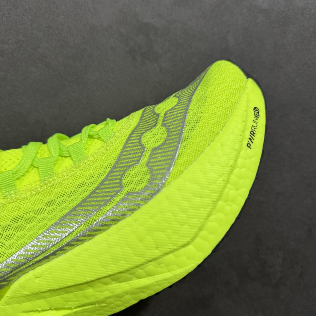 图片[5]-【公司级】SAUCONY索康尼 ENDORPHIN PRO系列啡鹏4男女低帮缓震跑步鞋 索康尼推出的EndorphinPro4跑鞋是一款外观激进但脚感舒适的跑鞋，采用了全新的中底设计和鞋面工程，保留了软弹脚感和稳定支撑，适合进阶跑者和喜欢软弹脚感的跑者选择。 尺码：36 36.5 37.5 38 38.5 39 40 40.5 41 42 42.5 43 44 45-选品中心