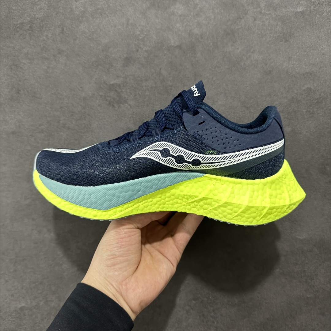 图片[2]-【公司级】SAUCONY索康尼 ENDORPHIN PRO系列啡鹏4男女低帮缓震跑步鞋 索康尼推出的EndorphinPro4跑鞋是一款外观激进但脚感舒适的跑鞋，采用了全新的中底设计和鞋面工程，保留了软弹脚感和稳定支撑，适合进阶跑者和喜欢软弹脚感的跑者选择。 尺码：36 36.5 37.5 38 38.5 39 40 40.5 41 42 42.5 43 44 45-选品中心