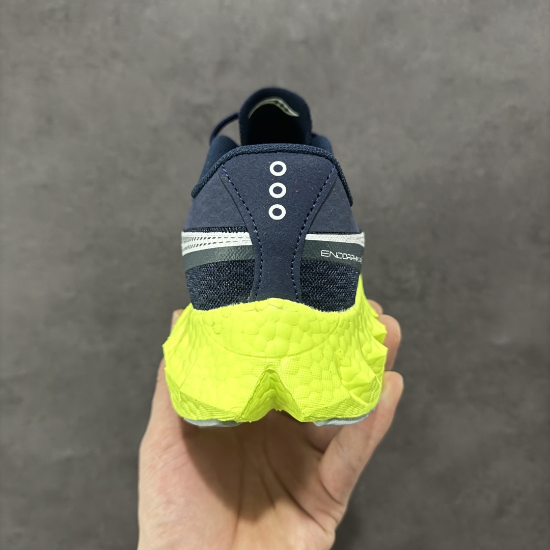 图片[4]-【公司级】SAUCONY索康尼 ENDORPHIN PRO系列啡鹏4男女低帮缓震跑步鞋 索康尼推出的EndorphinPro4跑鞋是一款外观激进但脚感舒适的跑鞋，采用了全新的中底设计和鞋面工程，保留了软弹脚感和稳定支撑，适合进阶跑者和喜欢软弹脚感的跑者选择。 尺码：36 36.5 37.5 38 38.5 39 40 40.5 41 42 42.5 43 44 45-选品中心