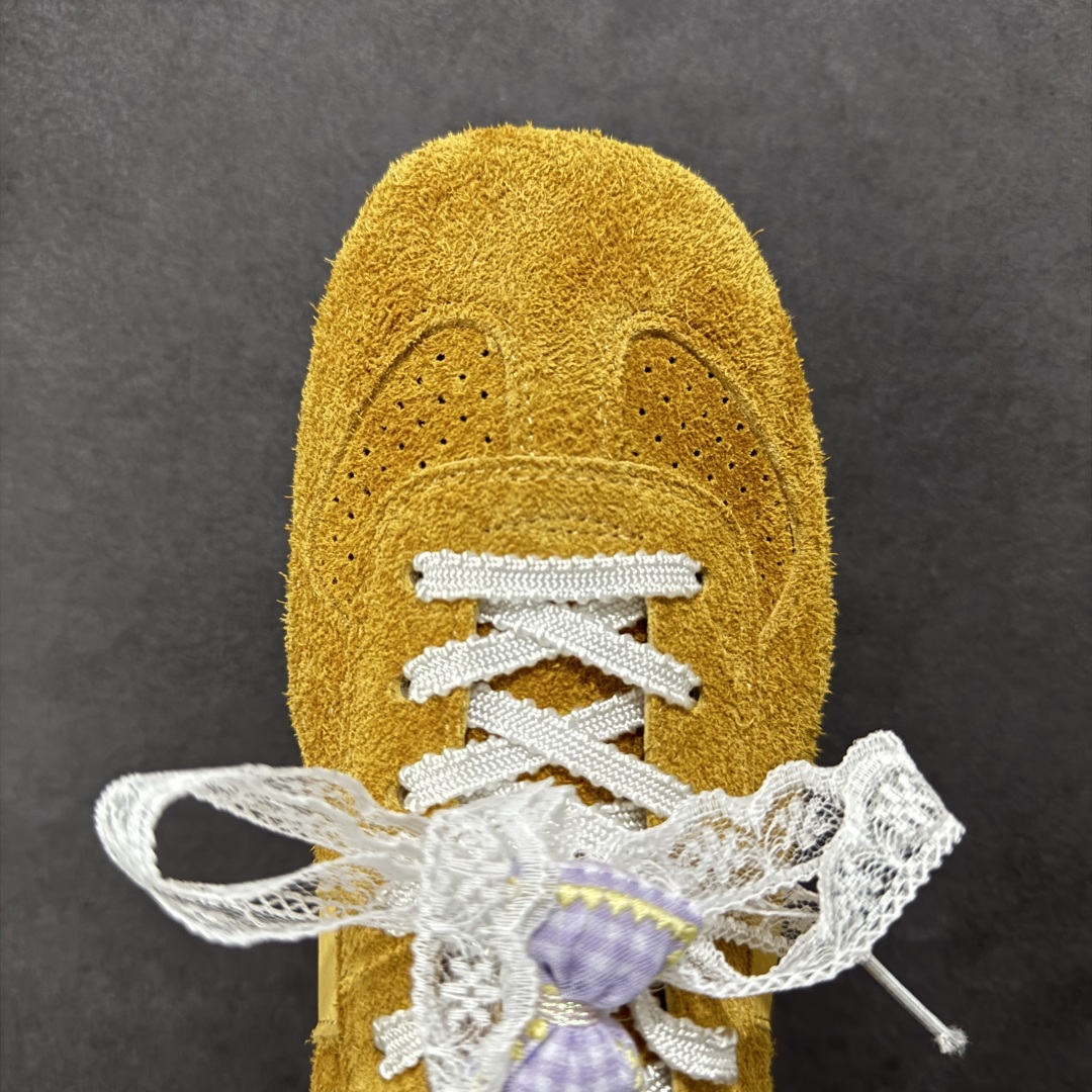 图片[8]-【公司级】GG-CC 雷丝蝴蝶结德训鞋反绒牛皮2.0系列阿甘复古风芭蕾舞鞋薄底百搭休闲运动鞋系列 #广东大厂品质 25ss春季新款 釆用今年最流行的#缎带蝴蝶结鞋扣装饰 全手工拉帮工艺成型 反绒牛皮拼接鞋面材质 鞋身原装高密度磨砂牛皮面料,极好柔软透气效果 双春日踏青舒适度和少女感 GGCC德训鞋界的白月光🌙 长时间走路和站立都不累脚 不管怎么搭配都好看 尺码：35 36 37 38 39 40-选品中心