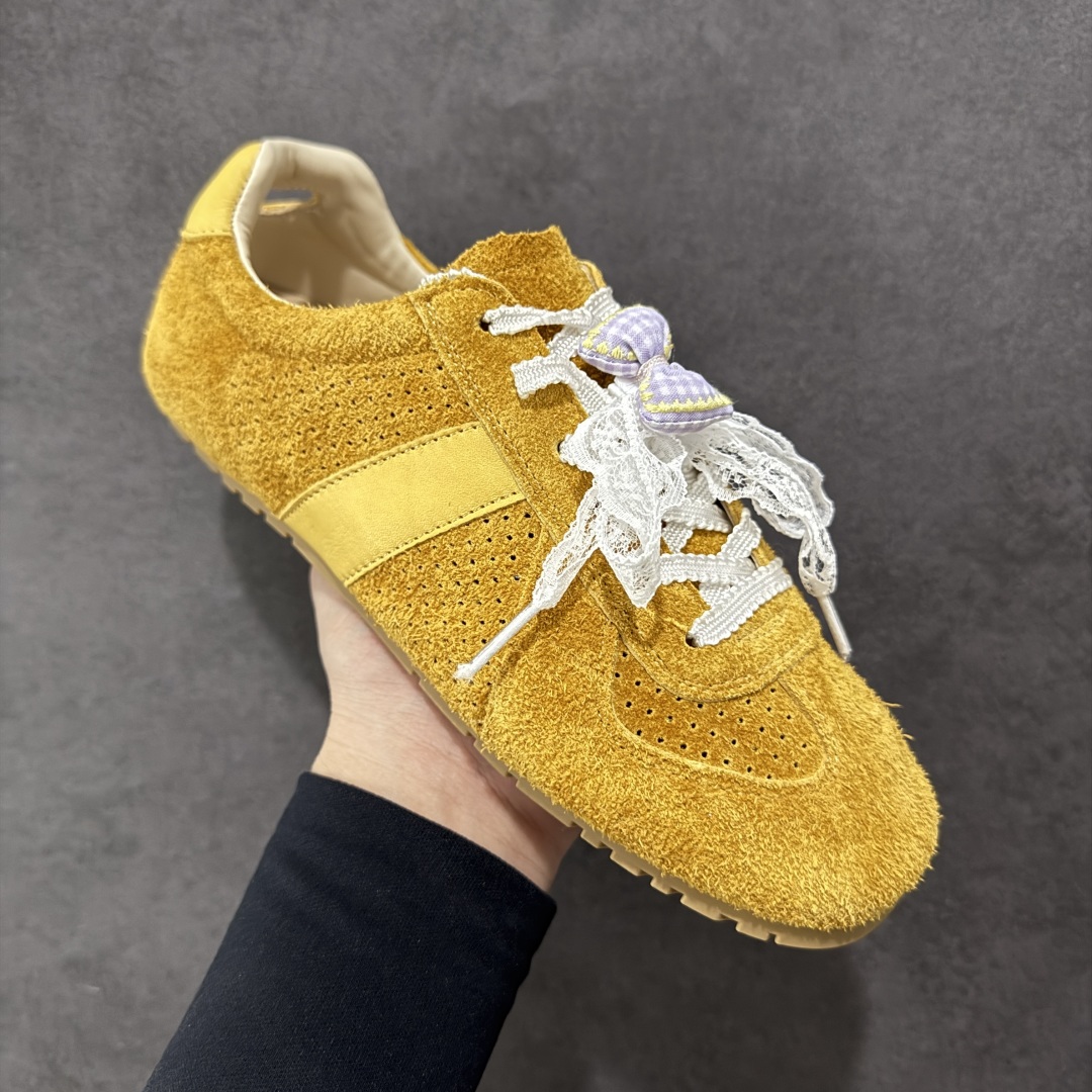 图片[3]-【公司级】GG-CC 雷丝蝴蝶结德训鞋反绒牛皮2.0系列阿甘复古风芭蕾舞鞋薄底百搭休闲运动鞋系列 #广东大厂品质 25ss春季新款 釆用今年最流行的#缎带蝴蝶结鞋扣装饰 全手工拉帮工艺成型 反绒牛皮拼接鞋面材质 鞋身原装高密度磨砂牛皮面料,极好柔软透气效果 双春日踏青舒适度和少女感 GGCC德训鞋界的白月光🌙 长时间走路和站立都不累脚 不管怎么搭配都好看 尺码：35 36 37 38 39 40-选品中心