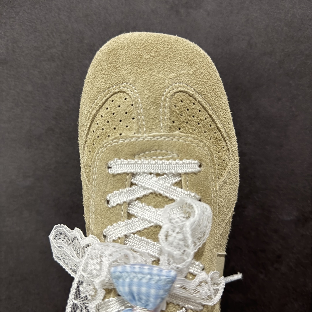 图片[8]-【公司级】GG-CC 雷丝蝴蝶结德训鞋反绒牛皮2.0系列阿甘复古风芭蕾舞鞋薄底百搭休闲运动鞋系列 #广东大厂品质 25ss春季新款 釆用今年最流行的#缎带蝴蝶结鞋扣装饰 全手工拉帮工艺成型 反绒牛皮拼接鞋面材质 鞋身原装高密度磨砂牛皮面料,极好柔软透气效果 双春日踏青舒适度和少女感 GGCC德训鞋界的白月光🌙 长时间走路和站立都不累脚 不管怎么搭配都好看 尺码：35 36 37 38 39 40-选品中心