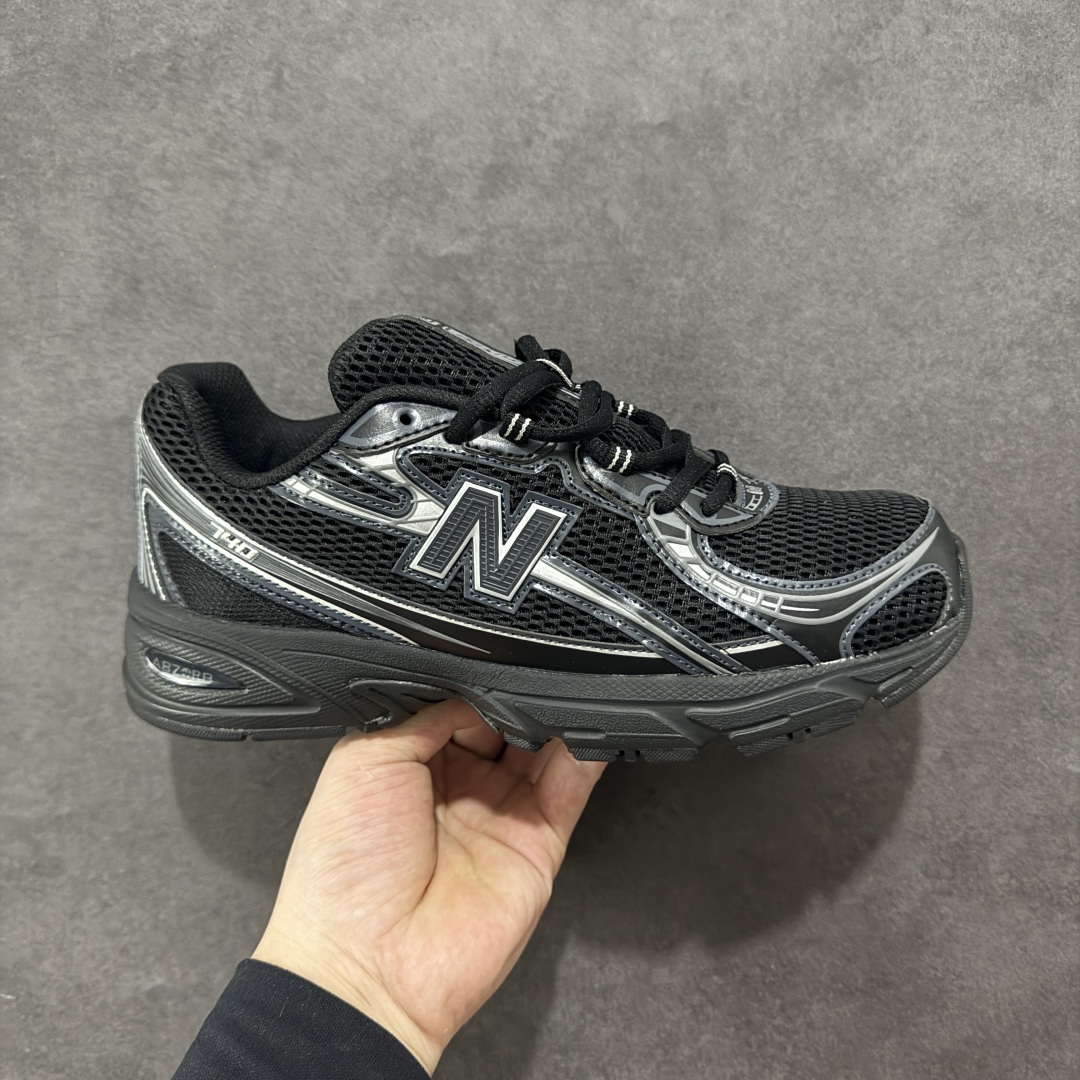 【TM跑量版】New Balance NB740系列复古老爹风休闲运动慢跑鞋 原盒 原吊牌 组合大底 1:1制作 此款鞋采用近几年比较流行的版型设计,外观时尚大气,鞋底采用耐磨的材质,穿上它,让您在平时生活和工作中都会感觉到舒适的体验。 货号:U740BM2 尺码:36 36.5 37.5 38 38.5 39 40 40.5 41 42 42.5 43 44 44.5 45-选品中心