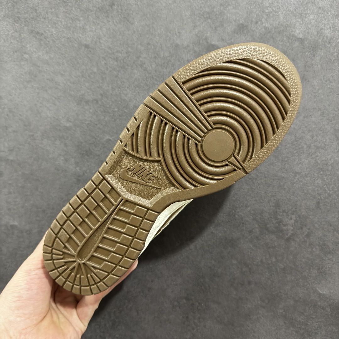 图片[9]-【定制版】Nike SB Dunk Low x Stussy 棕米小钩 纯原大厂出品 极力推荐 原装头层材料 独家版型蒸餾加工 帶來的是更好的视觉和脚感体验 大厂纯原品质出货 清洁度 电绣工艺 皮料切割干净无任何毛边 细节完美 货号：CY5979 103 尺码：36 36.5 37.5 38 38.5 39 40 40.5 41 42 42.5 43 44 44.5 45-选品中心