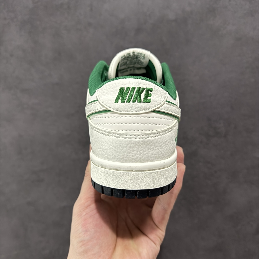 图片[4]-【定制版】Nike SB Dunk Low x The North Face 白绿三小钩 纯原大厂出品 极力推荐 原装头层材料 独家版型蒸餾加工 帶來的是更好的视觉和脚感体验 大厂纯原品质出货 清洁度 电绣工艺 皮料切割干净无任何毛边 细节完美 货号：CY5979 101 尺码：36 36.5 37.5 38 38.5 39 40 40.5 41 42 42.5 43 44 44.5 45-选品中心