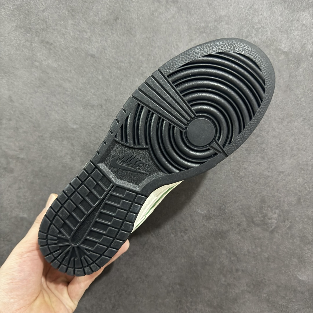 图片[9]-【定制版】Nike SB Dunk Low x The North Face 白绿三小钩 纯原大厂出品 极力推荐 原装头层材料 独家版型蒸餾加工 帶來的是更好的视觉和脚感体验 大厂纯原品质出货 清洁度 电绣工艺 皮料切割干净无任何毛边 细节完美 货号：CY5979 101 尺码：36 36.5 37.5 38 38.5 39 40 40.5 41 42 42.5 43 44 44.5 45-选品中心