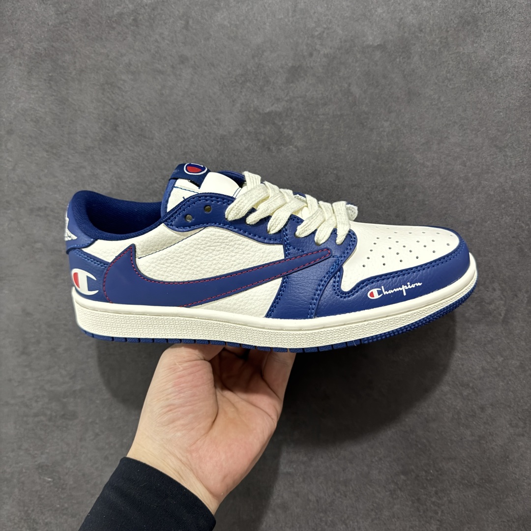 【定制版】Fragment x Travis Scott x 冠军 Air Jordan 1 Low 三方联名倒钩 性价比原盒出货 全新的三方联名低帮倒钩鞋面延续了黑脚趾设计,整双鞋以全荔枝皮打造,腰身搭配白色「倒勾」,再点缀上Travis Scott 标志性的Logo,后跟处以藤原浩最拿手的蓝色为主色调,完善极具Fragment Design的白蓝黑设计风格,左右脚分别以Travis Scott鬼脸和乔丹飞翼加以修饰,彰显出三方联名的奢华格调。 货号:QY1188-118 尺码:36 36.5 37.5 38 38.5 39 40 40.5 41 42 42.5 43 44 44.5 45-选品中心