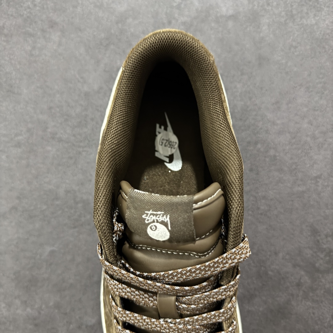 图片[7]-【定制版】Nike SB Dunk Low x Stussy 棕米小钩 纯原大厂出品 极力推荐 原装头层材料 独家版型蒸餾加工 帶來的是更好的视觉和脚感体验 大厂纯原品质出货 清洁度 电绣工艺 皮料切割干净无任何毛边 细节完美 货号：CY5979 103 尺码：36 36.5 37.5 38 38.5 39 40 40.5 41 42 42.5 43 44 44.5 45-选品中心