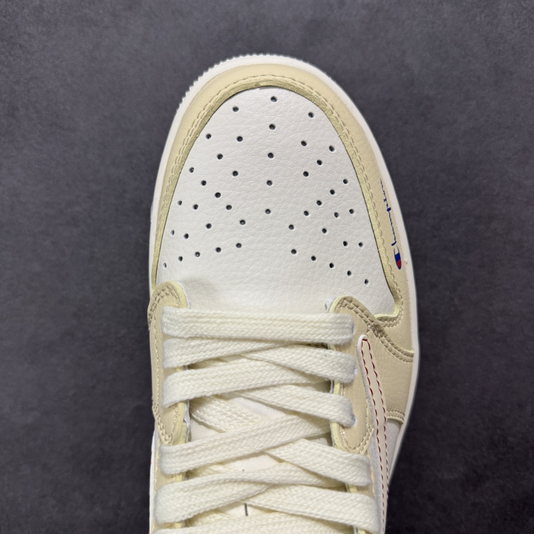 图片[8]-【定制版】Fragment x Travis Scott x 冠军 Air Jordan 1 Low 三方联名倒钩 性价比原盒出货 全新的三方联名低帮倒钩鞋面延续了黑脚趾设计，整双鞋以全荔枝皮打造，腰身搭配白色「倒勾」，再点缀上Travis Scott 标志性的Logo，后跟处以藤原浩最拿手的蓝色为主色调，完善极具Fragment Design的白蓝黑设计风格，左右脚分别以Travis Scott鬼脸和乔丹飞翼加以修饰，彰显出三方联名的奢华格调。 货号：QY1188-123 尺码：36 36.5 37.5 38 38.5 39 40 40.5 41 42 42.5 43 44 44.5 45-选品中心