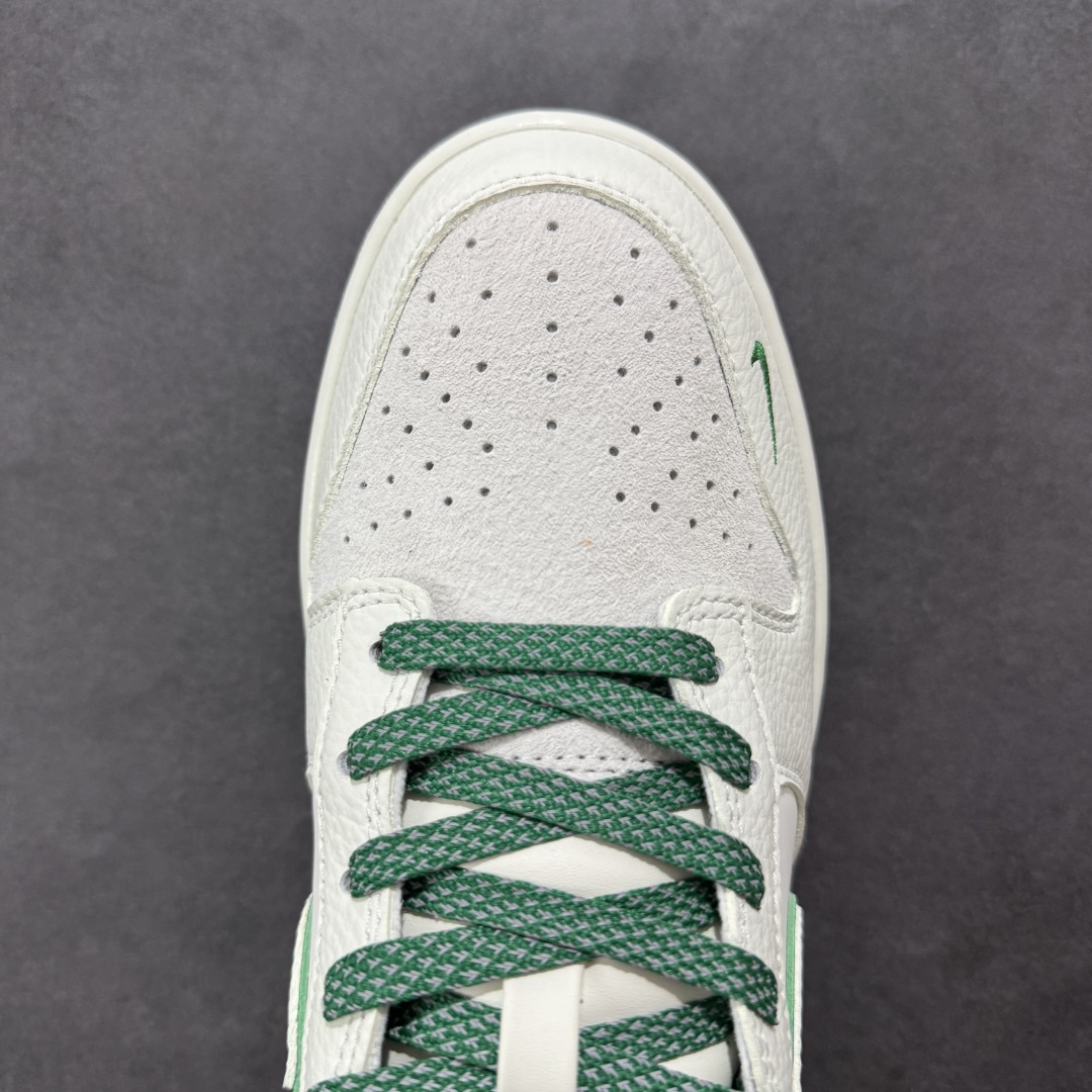 图片[8]-【定制版】Nike SB Dunk Low x The North Face 白绿三小钩 纯原大厂出品 极力推荐 原装头层材料 独家版型蒸餾加工 帶來的是更好的视觉和脚感体验 大厂纯原品质出货 清洁度 电绣工艺 皮料切割干净无任何毛边 细节完美 货号：CY5979 101 尺码：36 36.5 37.5 38 38.5 39 40 40.5 41 42 42.5 43 44 44.5 45-选品中心