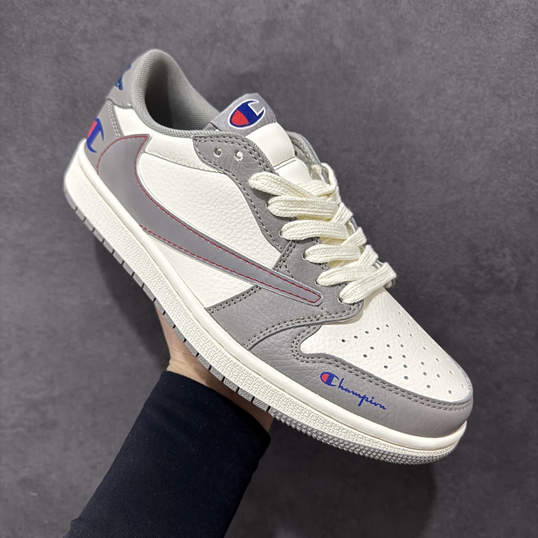 图片[3]-【定制版】Fragment x Travis Scott x 冠军 Air Jordan 1 Low 三方联名倒钩 性价比原盒出货 全新的三方联名低帮倒钩鞋面延续了黑脚趾设计，整双鞋以全荔枝皮打造，腰身搭配白色「倒勾」，再点缀上Travis Scott 标志性的Logo，后跟处以藤原浩最拿手的蓝色为主色调，完善极具Fragment Design的白蓝黑设计风格，左右脚分别以Travis Scott鬼脸和乔丹飞翼加以修饰，彰显出三方联名的奢华格调。 货号：QY1188-122 尺码：36 36.5 37.5 38 38.5 39 40 40.5 41 42 42.5 43 44 44.5 45-选品中心