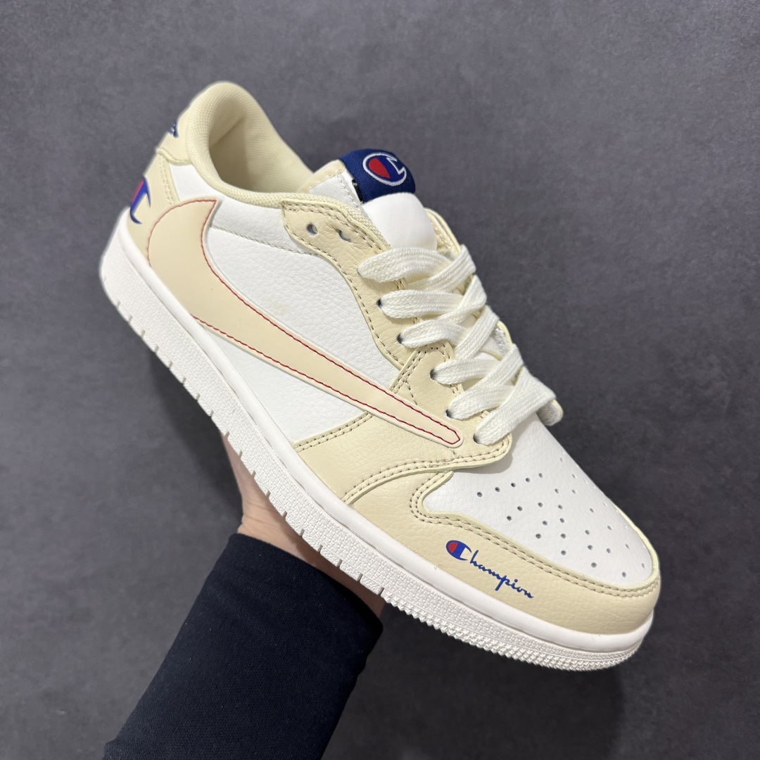 图片[3]-【定制版】Fragment x Travis Scott x 冠军 Air Jordan 1 Low 三方联名倒钩 性价比原盒出货 全新的三方联名低帮倒钩鞋面延续了黑脚趾设计，整双鞋以全荔枝皮打造，腰身搭配白色「倒勾」，再点缀上Travis Scott 标志性的Logo，后跟处以藤原浩最拿手的蓝色为主色调，完善极具Fragment Design的白蓝黑设计风格，左右脚分别以Travis Scott鬼脸和乔丹飞翼加以修饰，彰显出三方联名的奢华格调。 货号：QY1188-123 尺码：36 36.5 37.5 38 38.5 39 40 40.5 41 42 42.5 43 44 44.5 45-选品中心