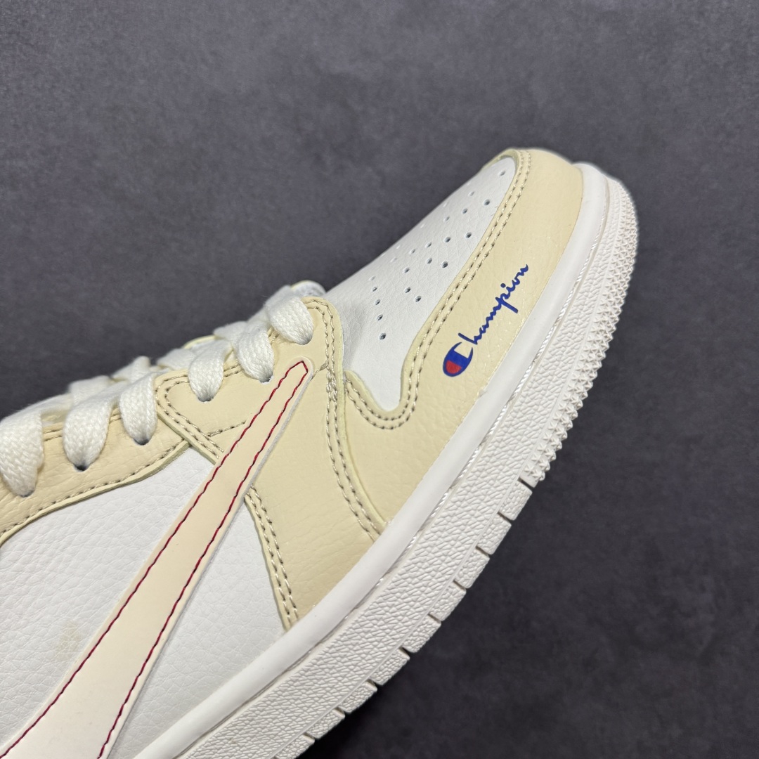 图片[5]-【定制版】Fragment x Travis Scott x 冠军 Air Jordan 1 Low 三方联名倒钩 性价比原盒出货 全新的三方联名低帮倒钩鞋面延续了黑脚趾设计，整双鞋以全荔枝皮打造，腰身搭配白色「倒勾」，再点缀上Travis Scott 标志性的Logo，后跟处以藤原浩最拿手的蓝色为主色调，完善极具Fragment Design的白蓝黑设计风格，左右脚分别以Travis Scott鬼脸和乔丹飞翼加以修饰，彰显出三方联名的奢华格调。 货号：QY1188-123 尺码：36 36.5 37.5 38 38.5 39 40 40.5 41 42 42.5 43 44 44.5 45-选品中心