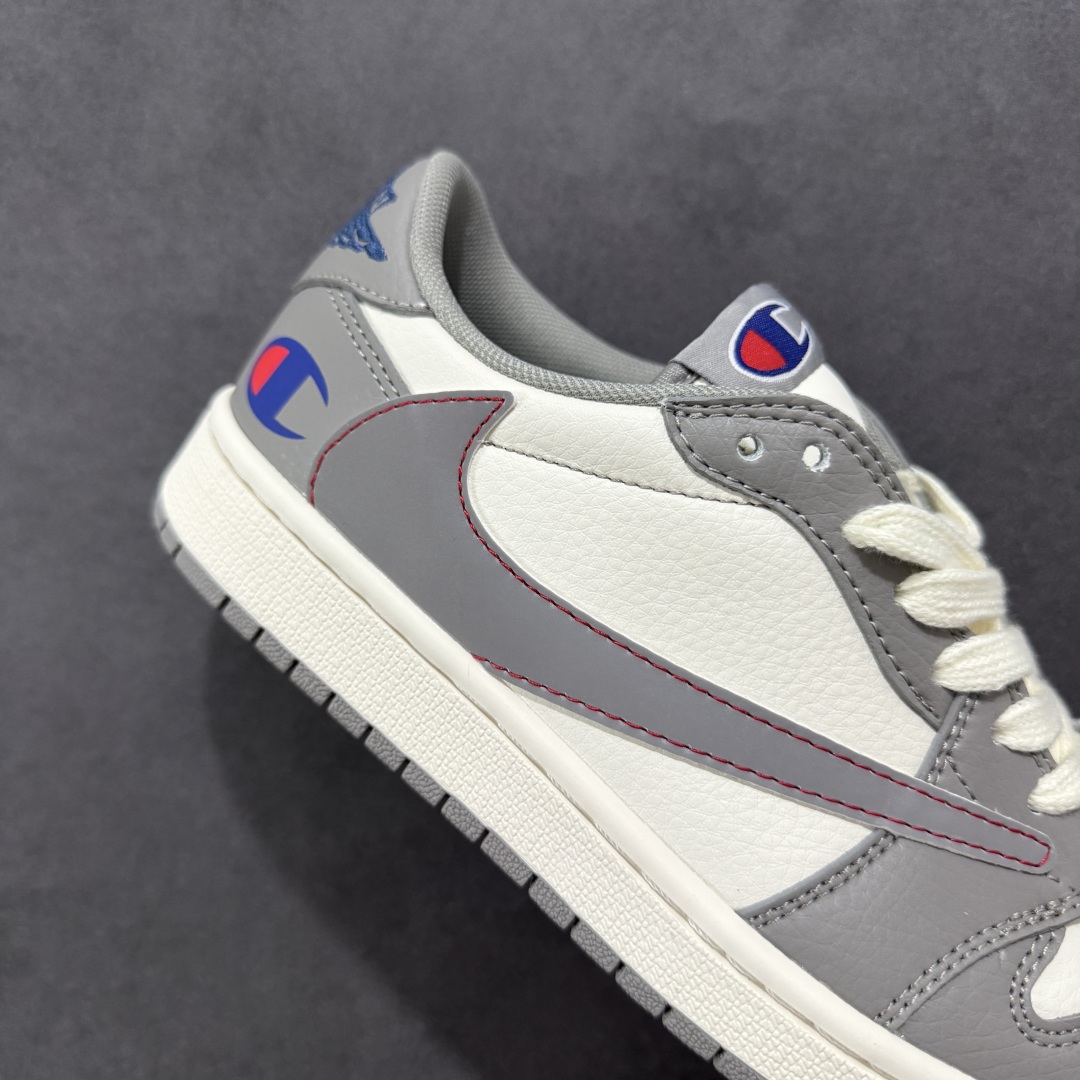 图片[6]-【定制版】Fragment x Travis Scott x 冠军 Air Jordan 1 Low 三方联名倒钩 性价比原盒出货 全新的三方联名低帮倒钩鞋面延续了黑脚趾设计，整双鞋以全荔枝皮打造，腰身搭配白色「倒勾」，再点缀上Travis Scott 标志性的Logo，后跟处以藤原浩最拿手的蓝色为主色调，完善极具Fragment Design的白蓝黑设计风格，左右脚分别以Travis Scott鬼脸和乔丹飞翼加以修饰，彰显出三方联名的奢华格调。 货号：QY1188-122 尺码：36 36.5 37.5 38 38.5 39 40 40.5 41 42 42.5 43 44 44.5 45-选品中心
