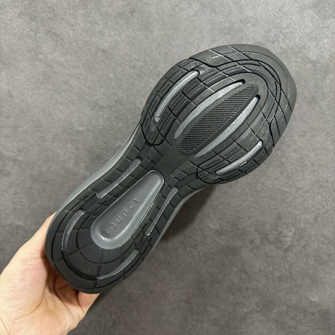 AD Supernova Rise 超新星增强系列低帮轻量透气休闲运动慢跑鞋 AQ0884