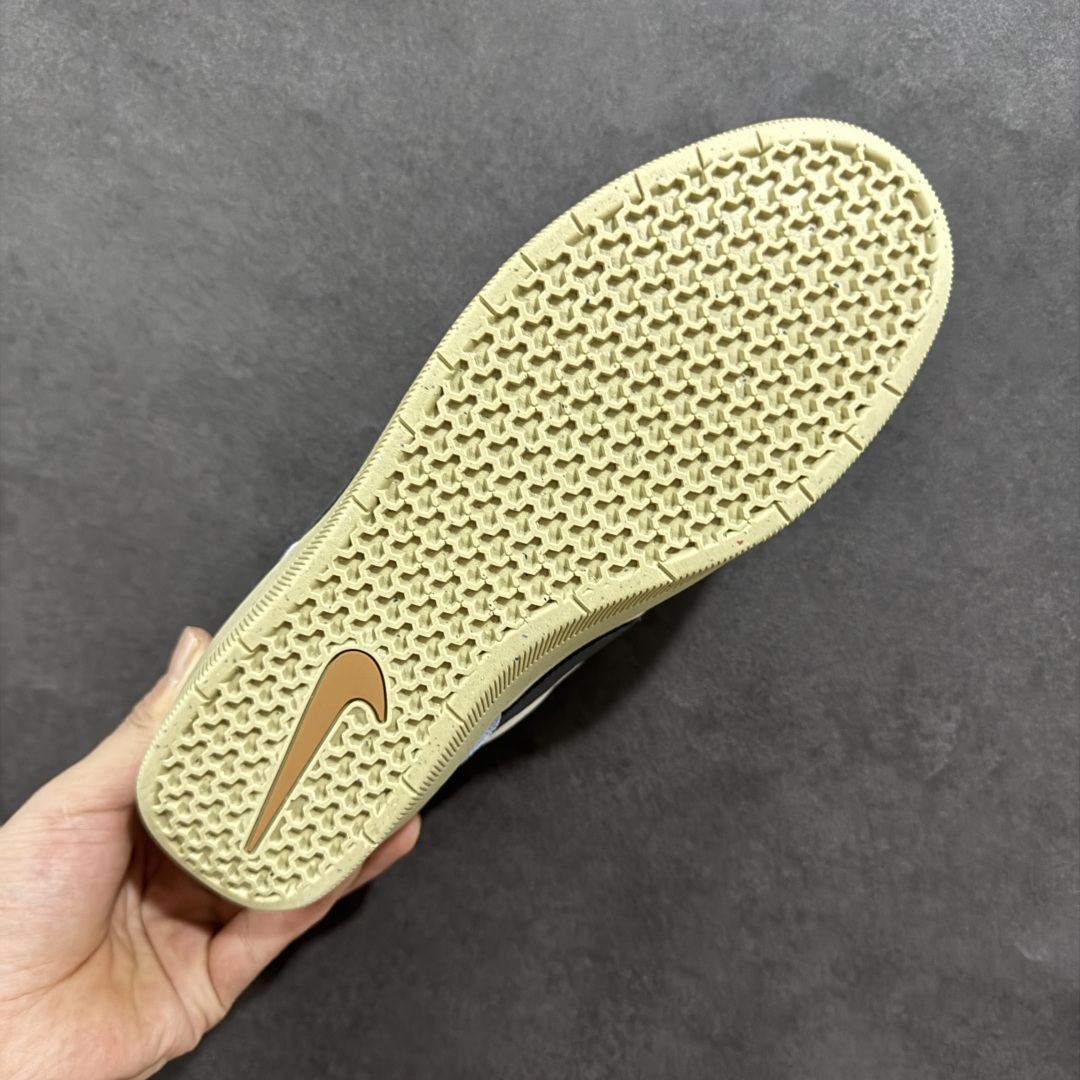 图片[9]-【纯原版】NK SB Force 58 空军58系列低帮休闲运动滑板板鞋 DV5477-102 市面最高版出货 区别市场通货便宜版本 质感细节 中底鞋垫都不一样 欢迎对比 鞋面由帆布和麂皮拼接 层次感丰富 搭配硫化外底 耐磨耐穿 鞋舌及中底后跟处饰有SB Logo 表明鞋款身份 采用包边设计 经久耐穿 硫化结构则有效提升灵活性 穿上这款全新推出的创意力作 助你耀动街头 尺码：36 36.5 37.5 38 38.5 39 40 40.5 41 42 42.5 43 44 45-选品中心