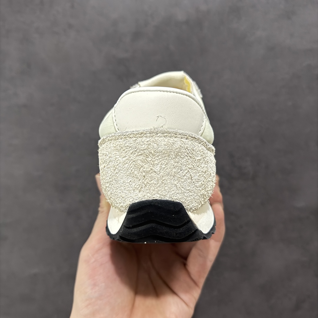 K版New Balance NB 471 系列 鞋款特别附赠两双带有品牌标识的限定配色鞋带 U471AM