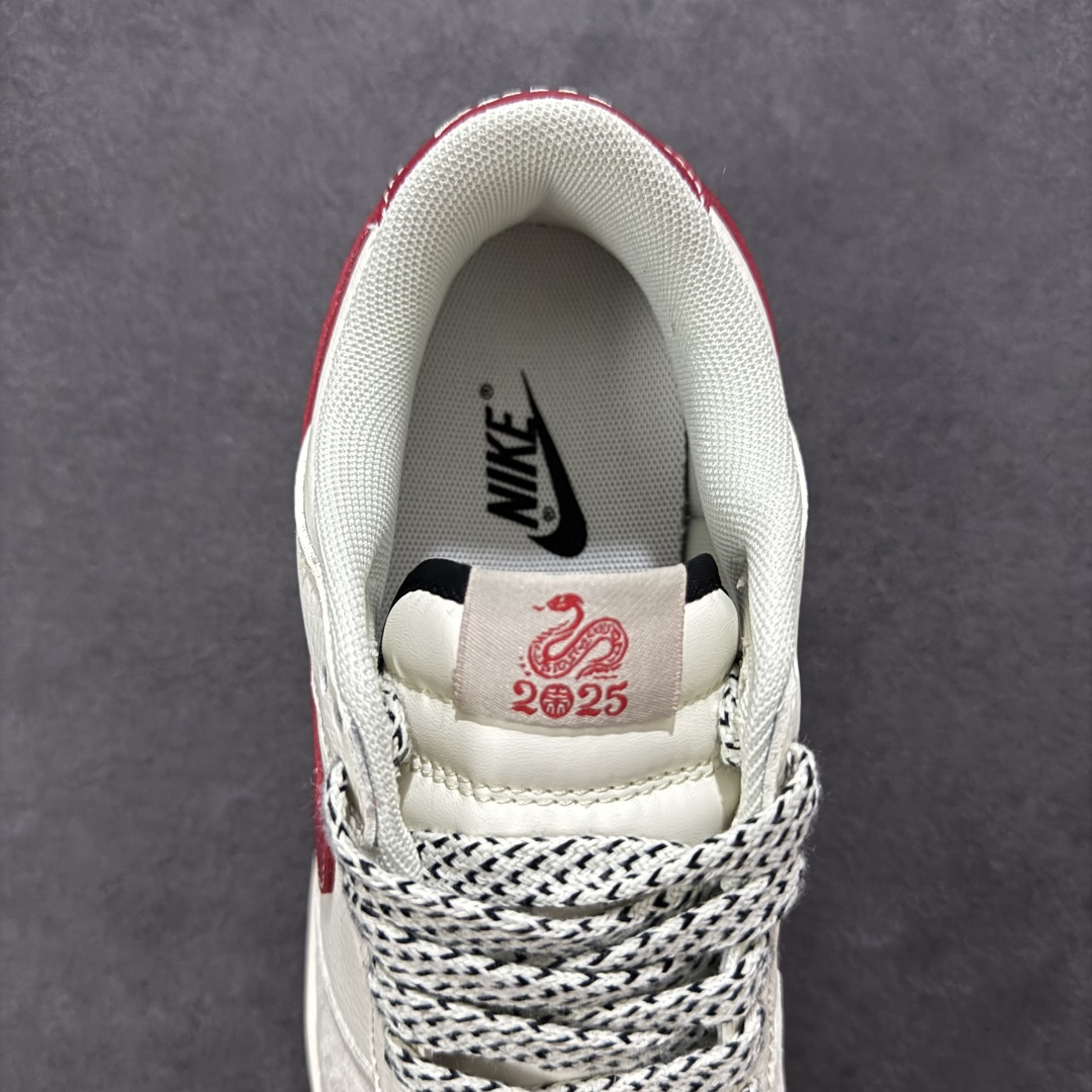 定制版蛇年先行者 #SB Duck low “巴黎红高奢蛇鳞勾定制款-灰白配色” XX9930-030