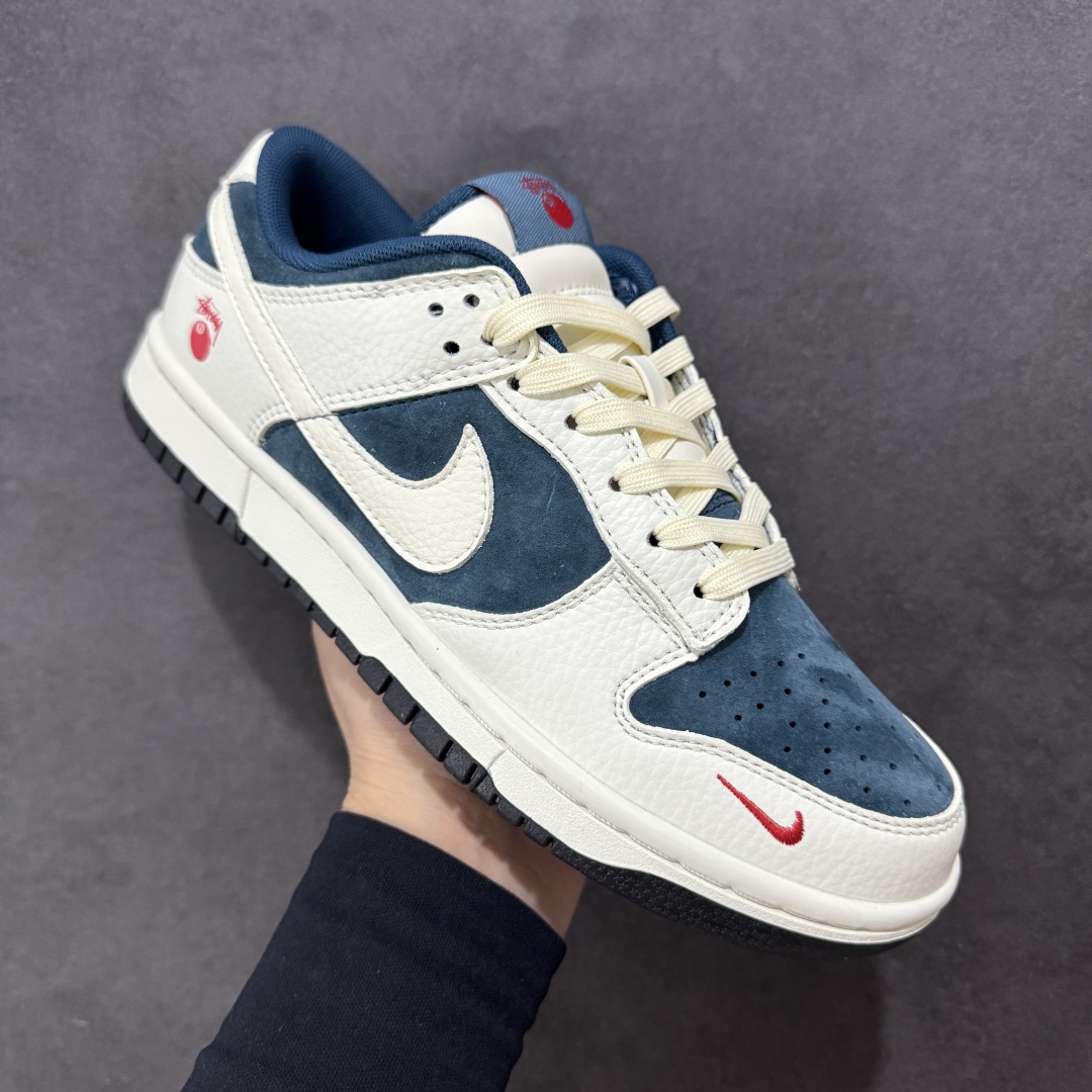 定制版Nk SB Dunk Low 斯图西联名---中八藏青米白 周年高端定制 低帮休闲板鞋 CY5979-106