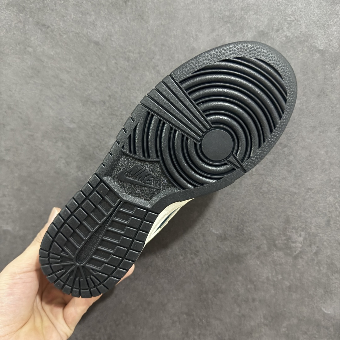 定制版Nk SB Dunk Low 斯图西联名---中八藏青米白 周年高端定制 低帮休闲板鞋 CY5979-106