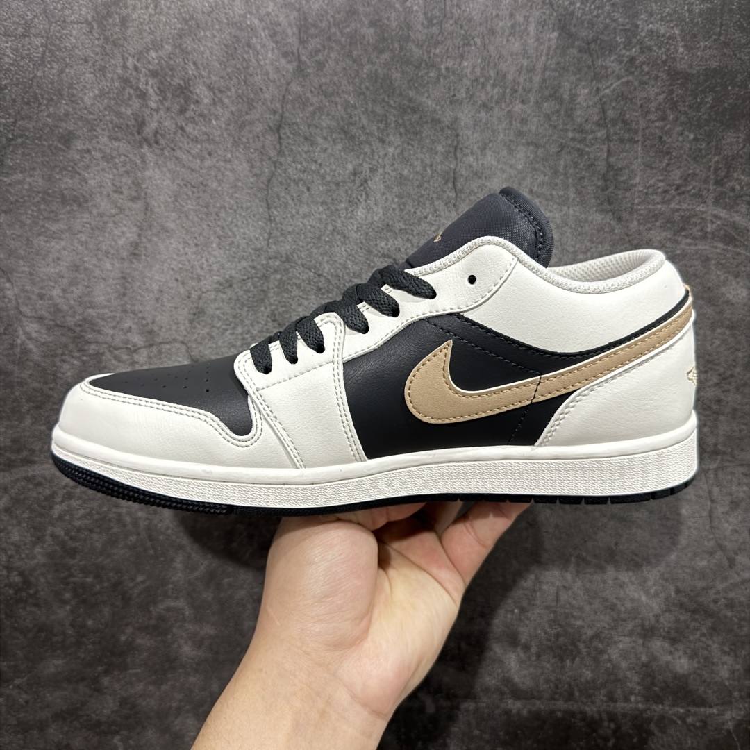 图片[2]-【K版】Air Jordan AJ1 Low 低帮米棕黑金IH0649-021 全新流水线出品 DT版本唯一平替选择 市场第二梯队最强版 全部原鞋开发 原楦原纸板开发 全鞋电脑针车 原厂内置全掌气垫 原盒内在原标 唯一Zp原版鞋带绑法 免检产品 全新2022版型 全头层皮料 完美零毛边处理 原厂配置全掌气垫 价格定位良心 几十个配色陆续出货 尺码：36 36.5 37.5 38 38.5 39 40 40.5 41 42 42.5 43 44 44.5 45 46-选品中心