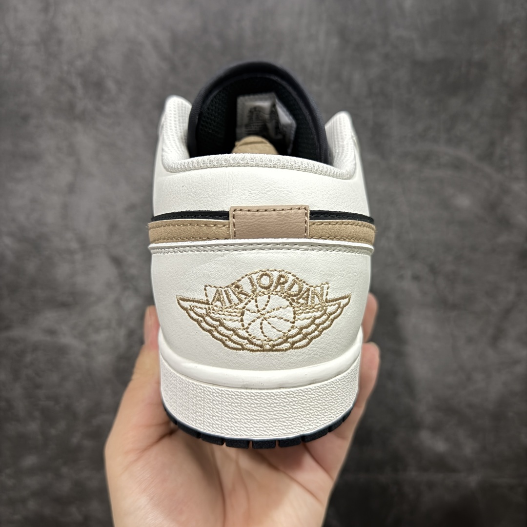 图片[4]-【K版】Air Jordan AJ1 Low 低帮米棕黑金IH0649-021 全新流水线出品 DT版本唯一平替选择 市场第二梯队最强版 全部原鞋开发 原楦原纸板开发 全鞋电脑针车 原厂内置全掌气垫 原盒内在原标 唯一Zp原版鞋带绑法 免检产品 全新2022版型 全头层皮料 完美零毛边处理 原厂配置全掌气垫 价格定位良心 几十个配色陆续出货 尺码：36 36.5 37.5 38 38.5 39 40 40.5 41 42 42.5 43 44 44.5 45 46-选品中心